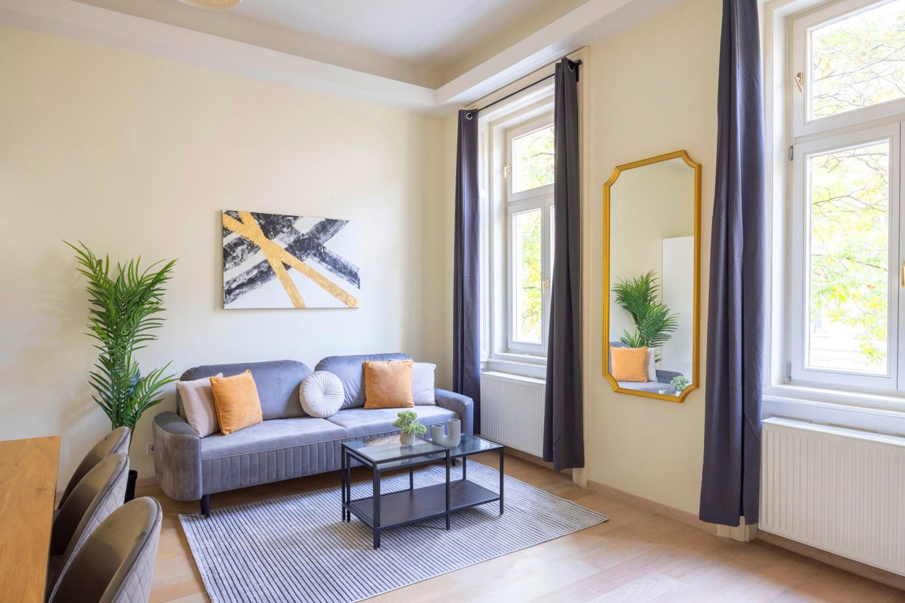 Exclusive & Spacious Central Residence w/ 4BEDRM 2BATHRM