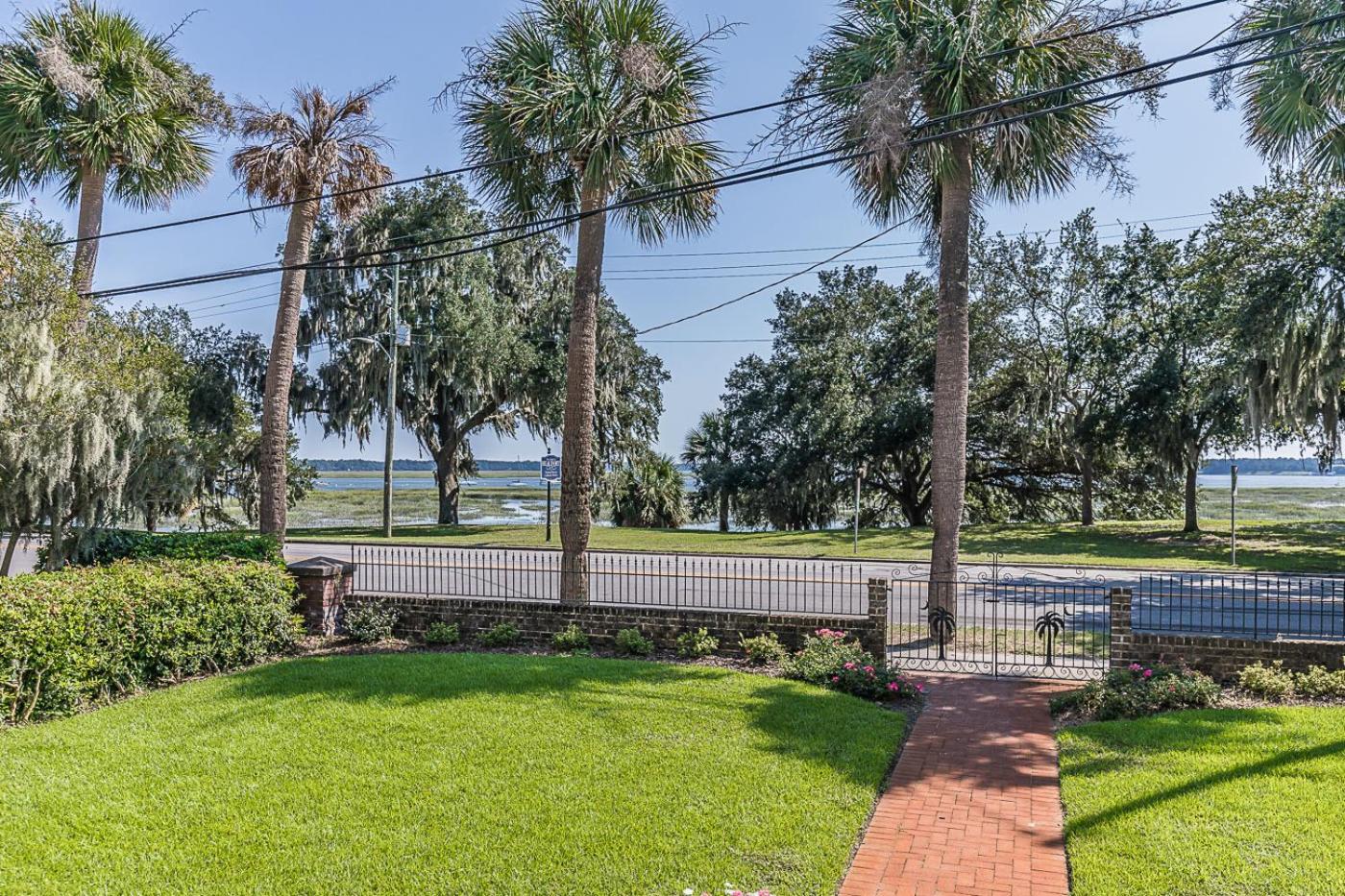 Historic Home Overlooking the Beaufort River Located on Bay St - Sleeps 10 view 4
