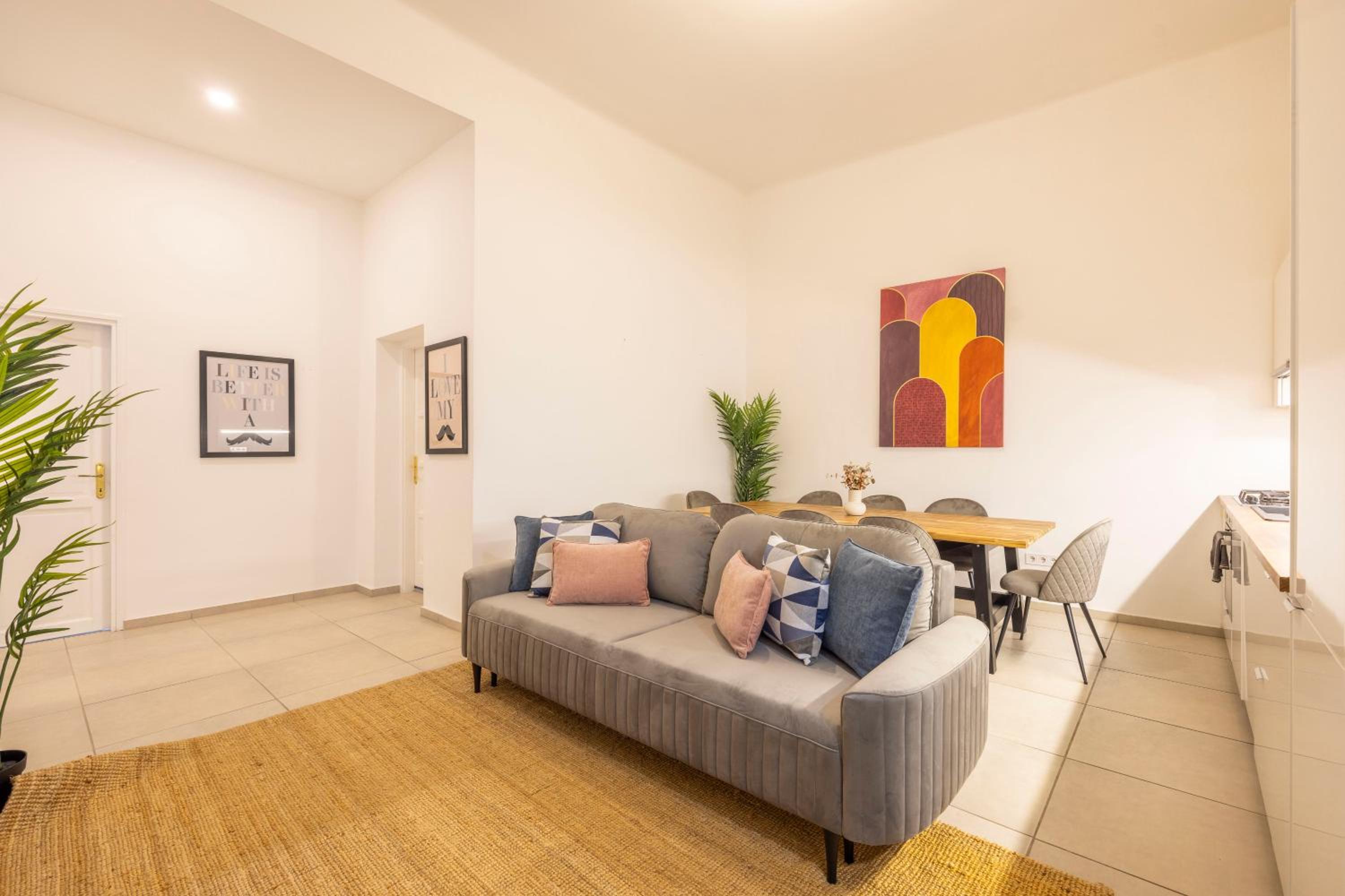 Exclusive Central Grand Residence in the Heart of Budapest view 3