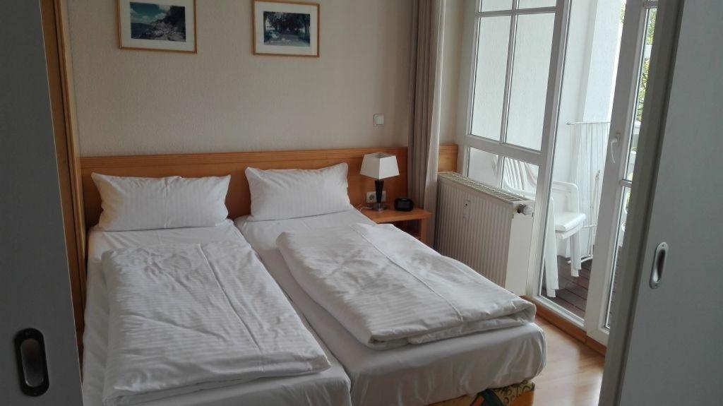 2-Zimmer-Ferienwohnung-in-Sellin-auf-Ruegen-direkt-an-der-Seeparkpromenade