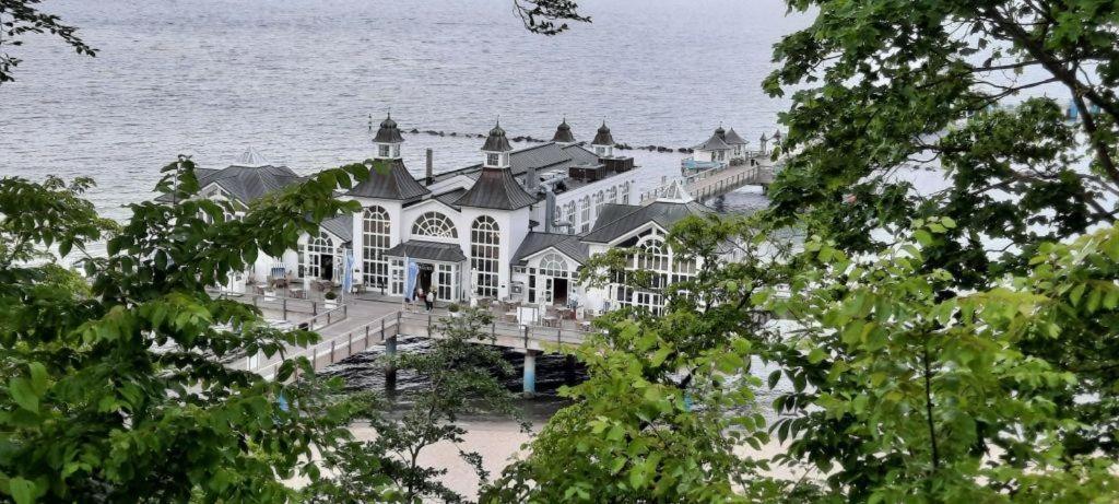 2-Zimmer-Ferienwohnung-in-Sellin-auf-Ruegen-direkt-an-der-Seeparkpromenade