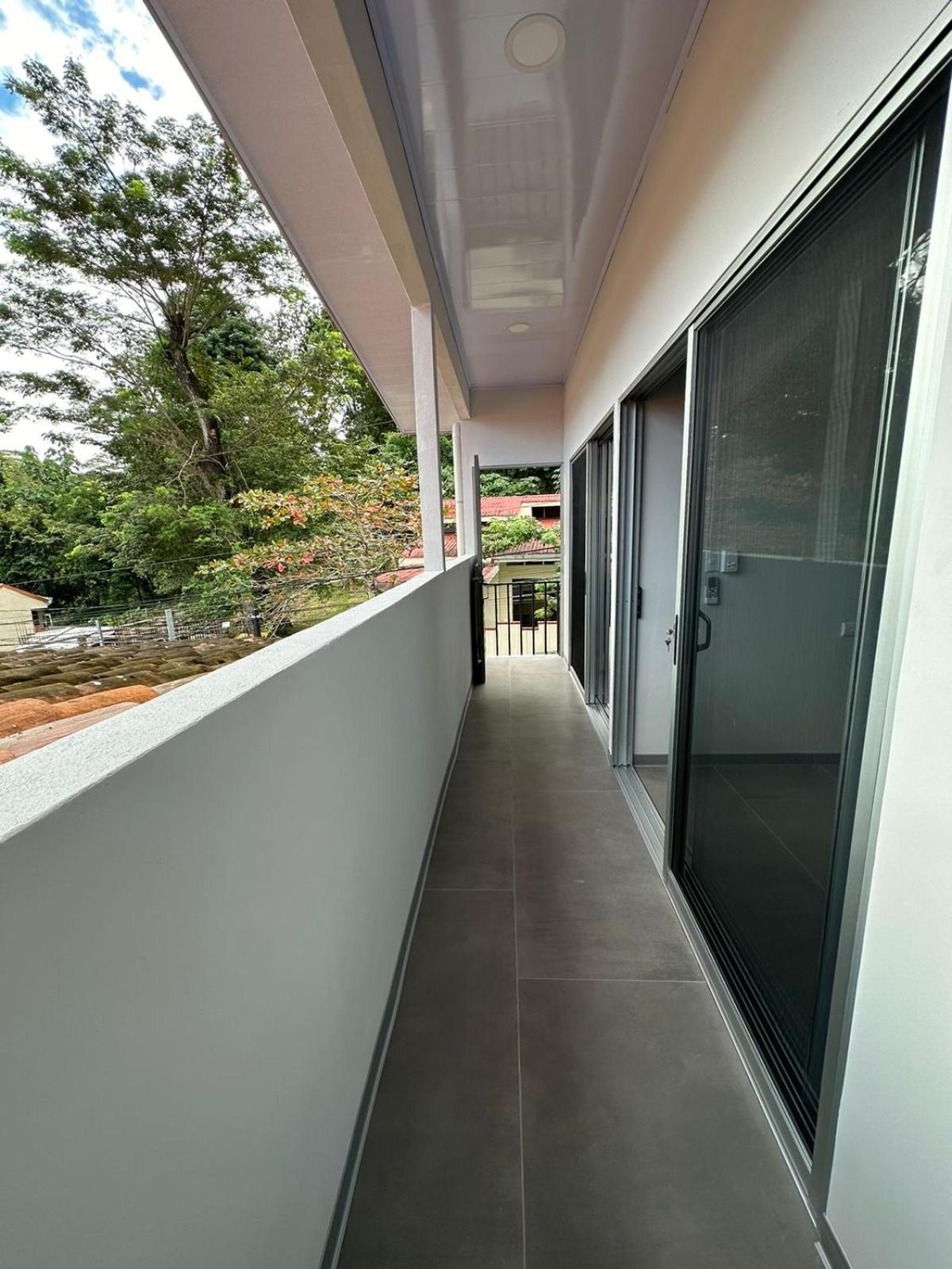 CASA MARIPOSA en Punta Leona a 500 metros de la playa FULL EQUIPADA Espacio y precio a tu medida Posibilidad de alquilar la casa entera, dos apartamentos a