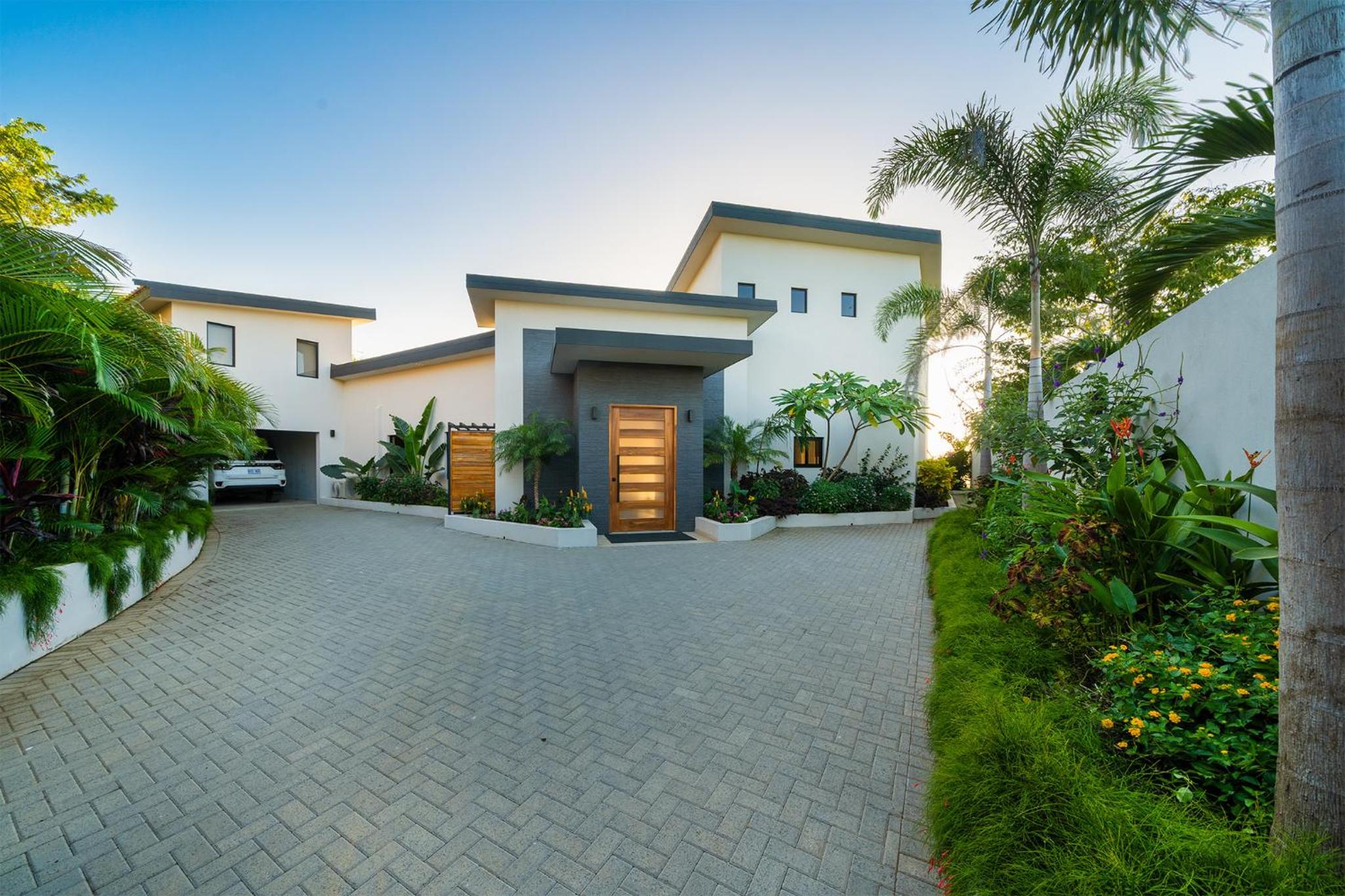 Villa Vista Pacifico - Serene Villa, Ocean View Pool, Rooftop Deck, 5 BR