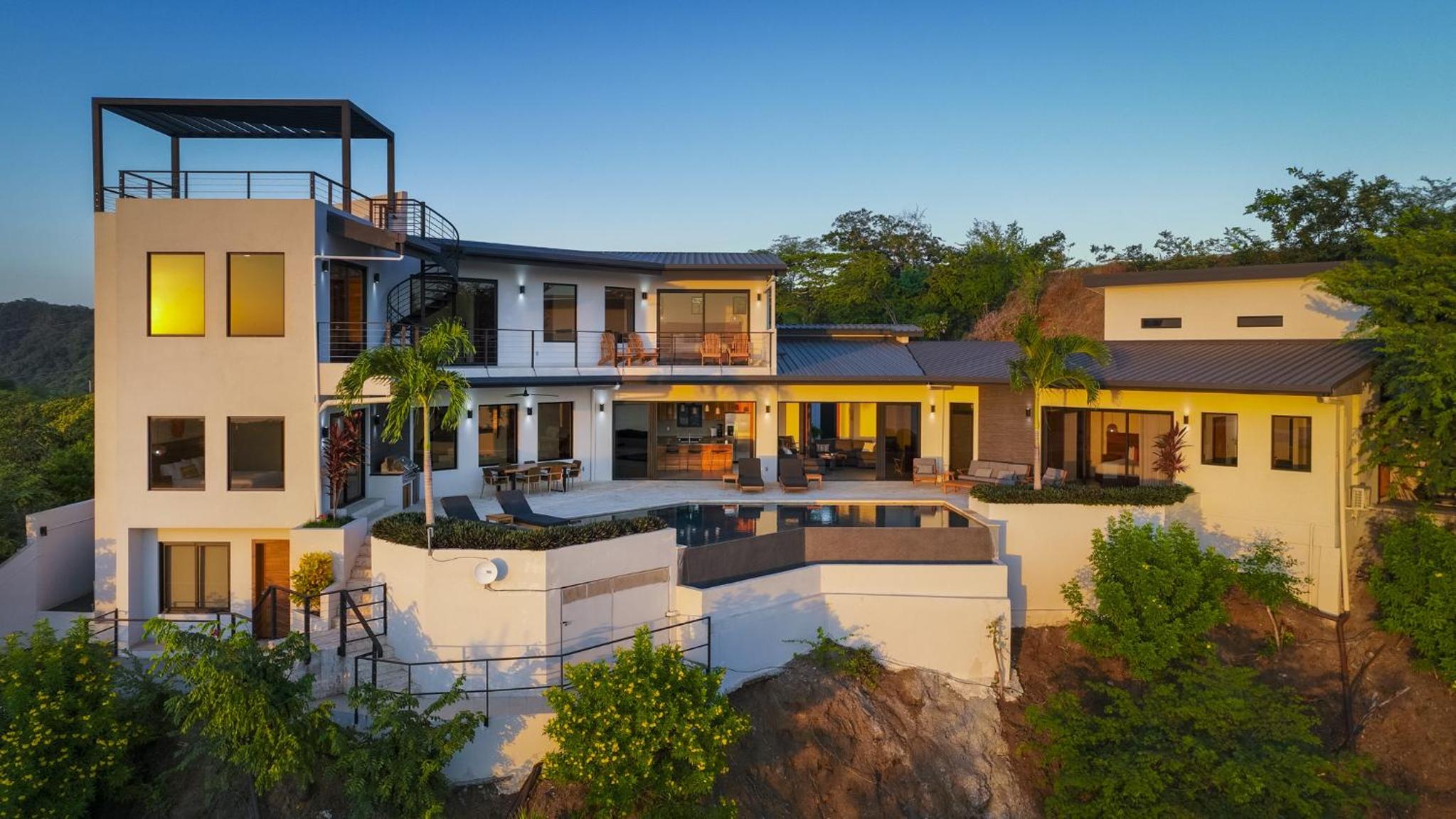 Villa Vista Pacifico - Serene Villa, Ocean View Pool, Rooftop Deck, 5 BR