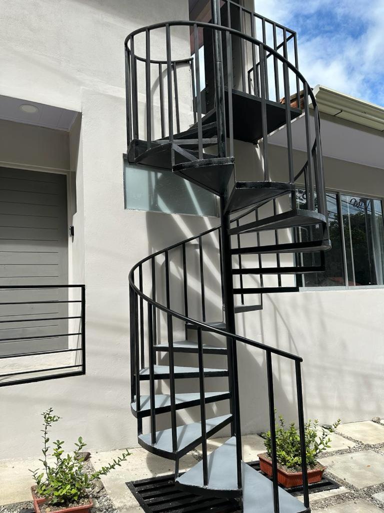 CASA MARIPOSA en Punta Leona a 500 metros de la playa FULL EQUIPADA Espacio y precio a tu medida Posibilidad de alquilar la casa entera, dos apartamentos a