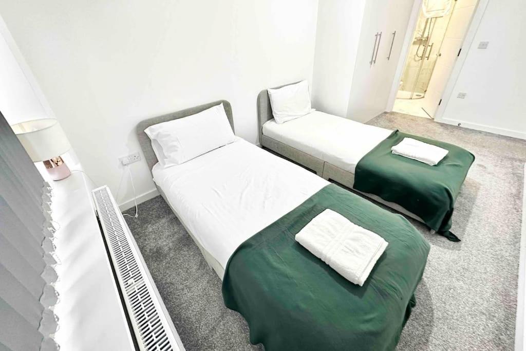 Paradigm House, Stunning 2-Bedroom Apartment 1, free Parking, Oxford view 4