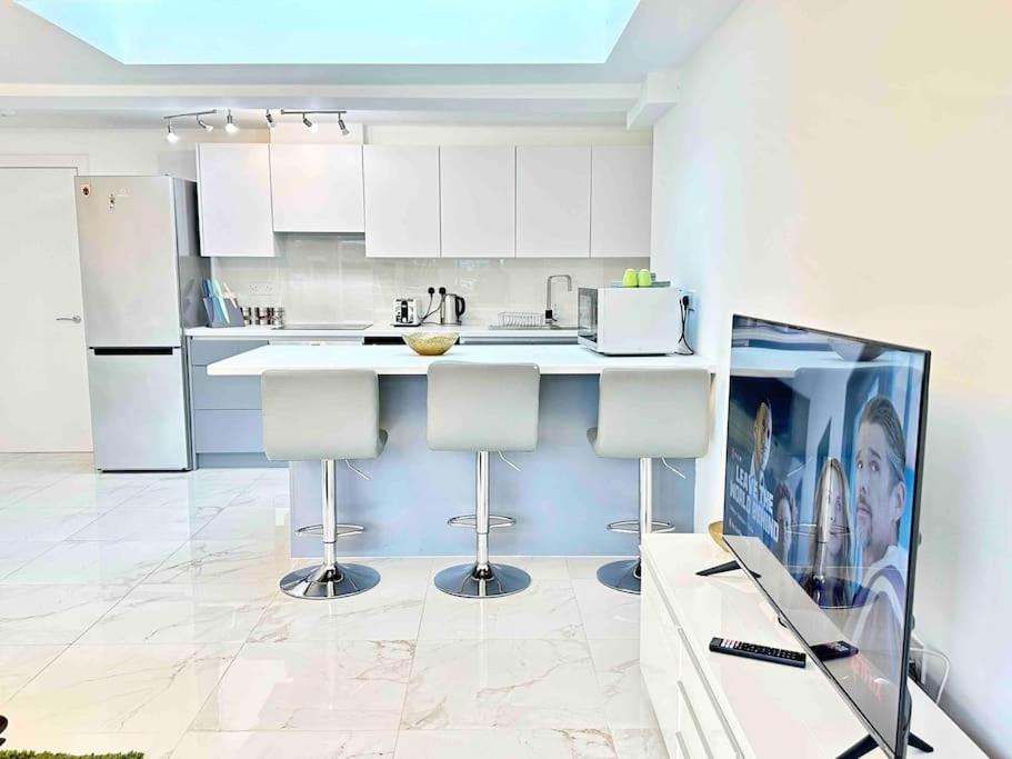 Paradigm House, Stunning 2-Bedroom Apartment 1, free Parking, Oxford view 2
