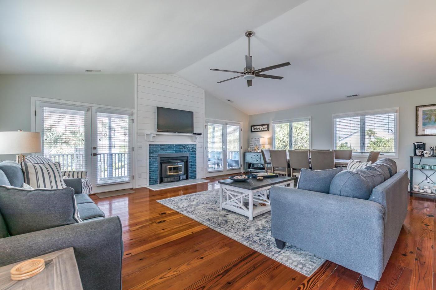Harbor Island Family Beach Getaway - Golf Cart Included Short walk to Beach and Pool view 4