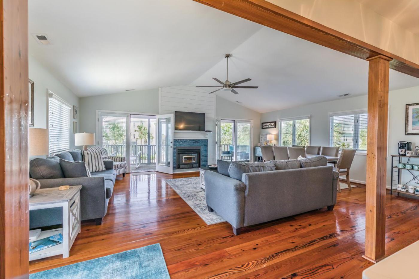 Harbor Island Family Beach Getaway - Golf Cart Included Short walk to Beach and Pool view 5