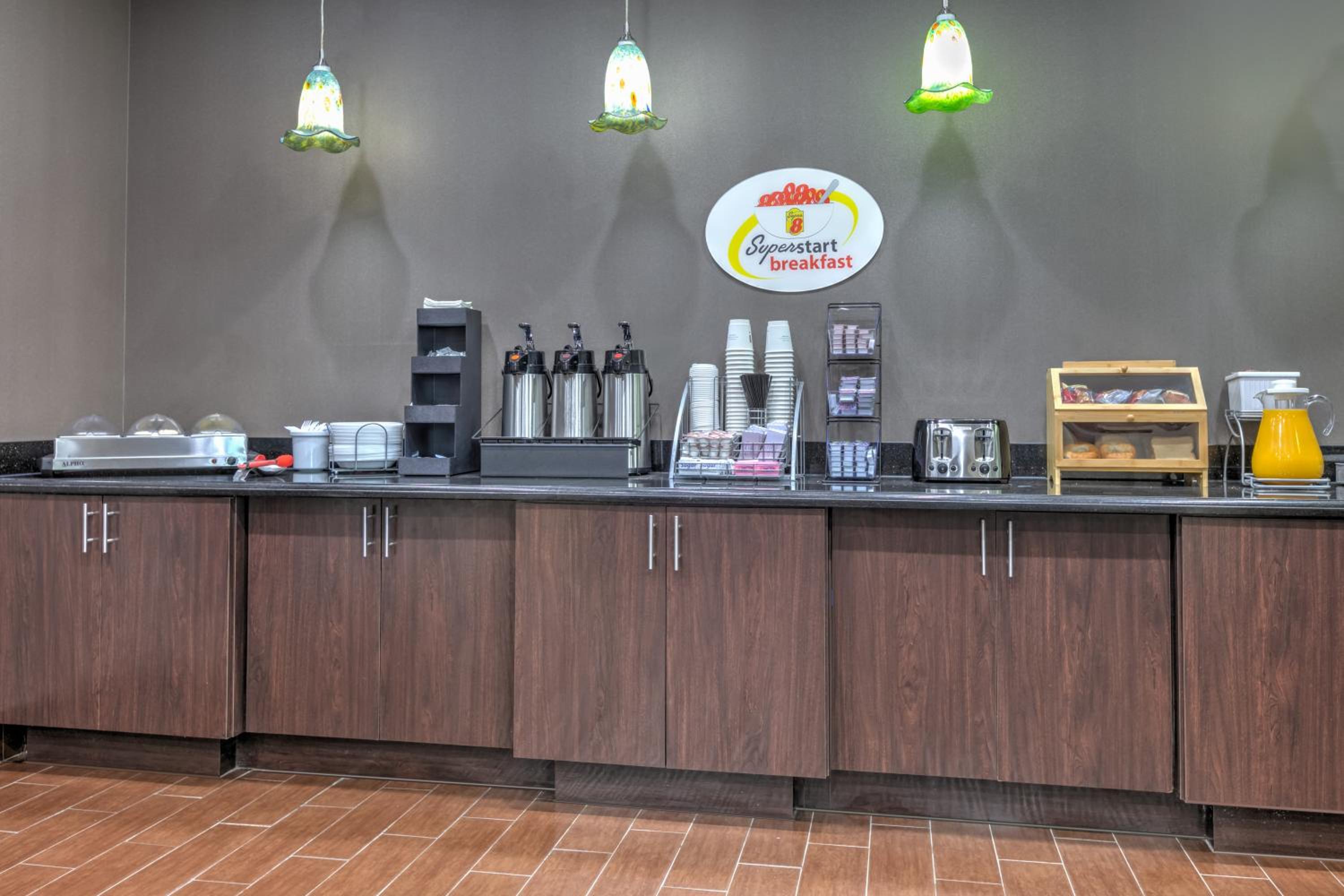 Super 8 by Wyndham Karnes City