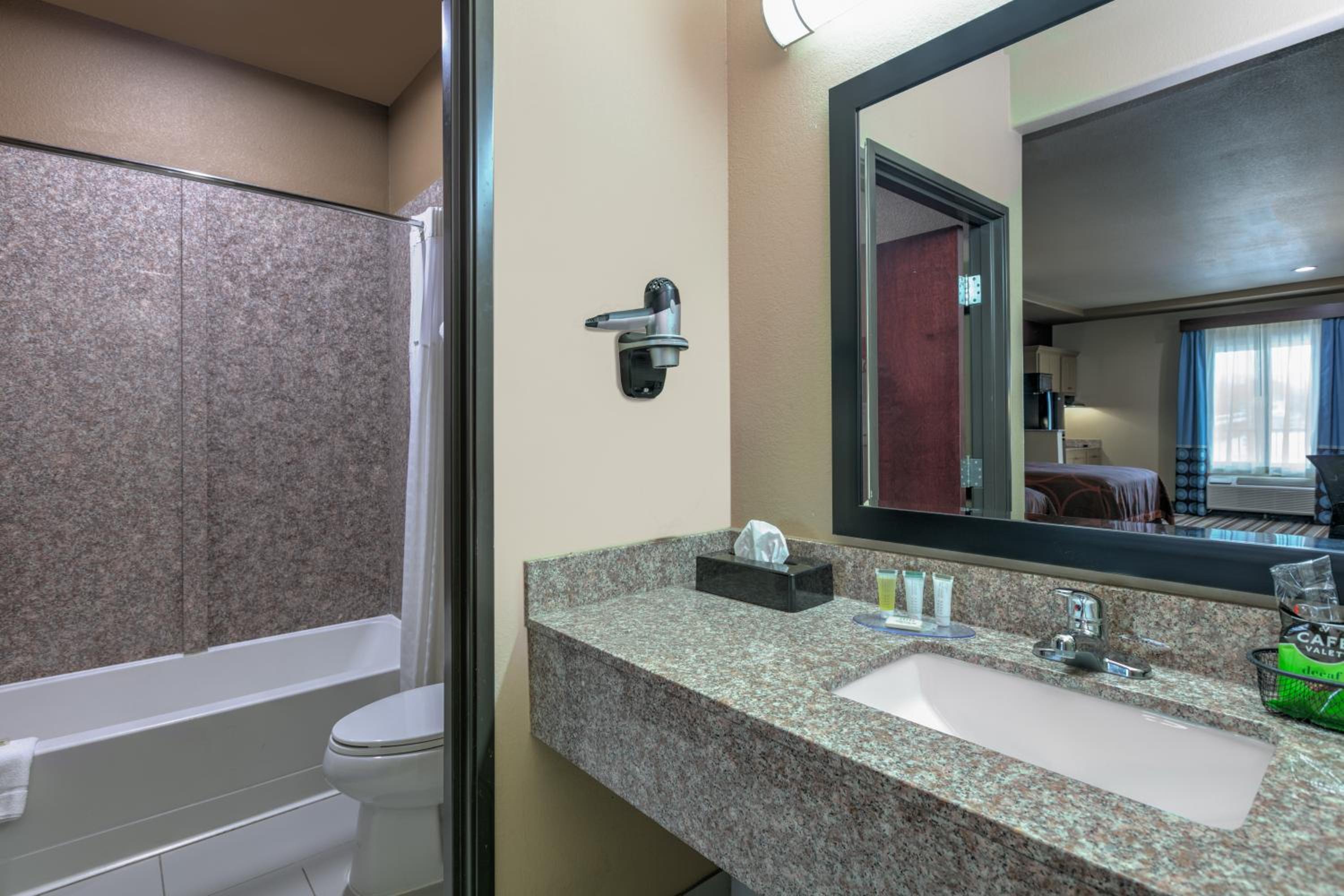 Super 8 by Wyndham Karnes City