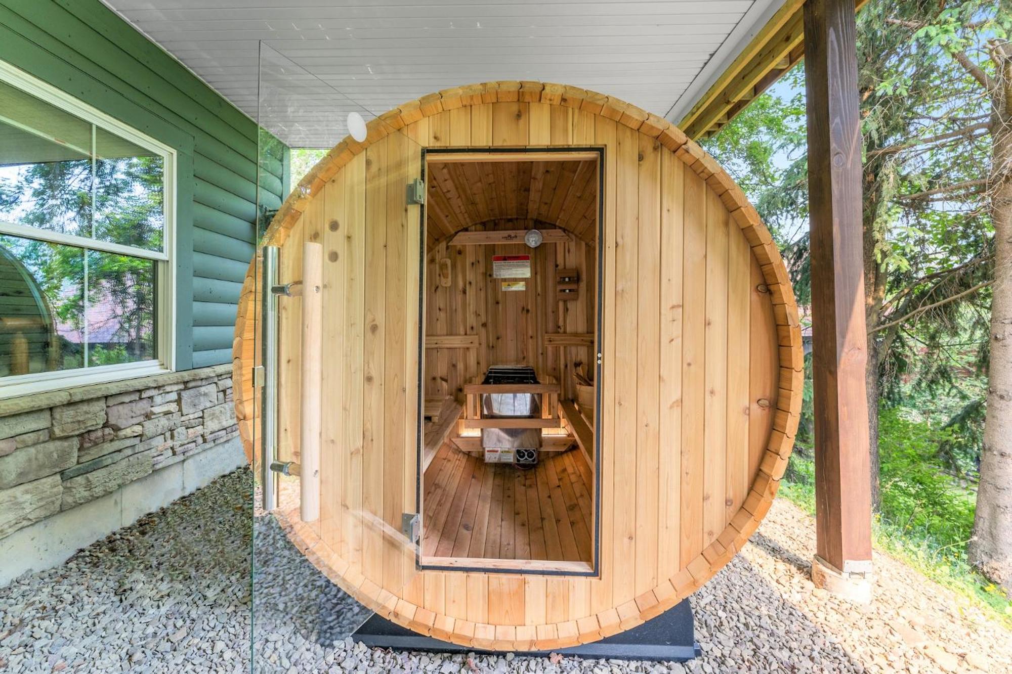 Gorgeous 5 Bdr with Hot Tub - Walk to Holi-Mont!