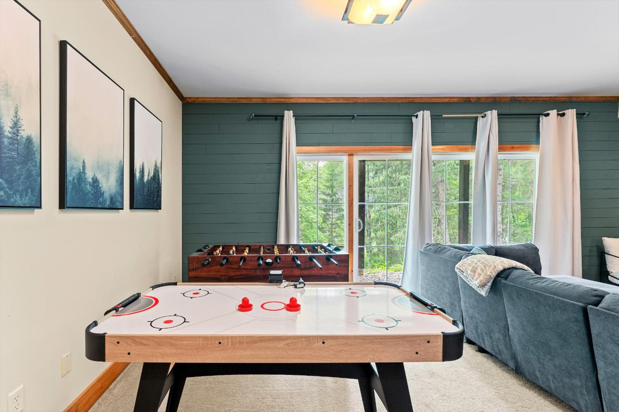 Gorgeous 5 Bdr with Hot Tub - Walk to Holi-Mont!