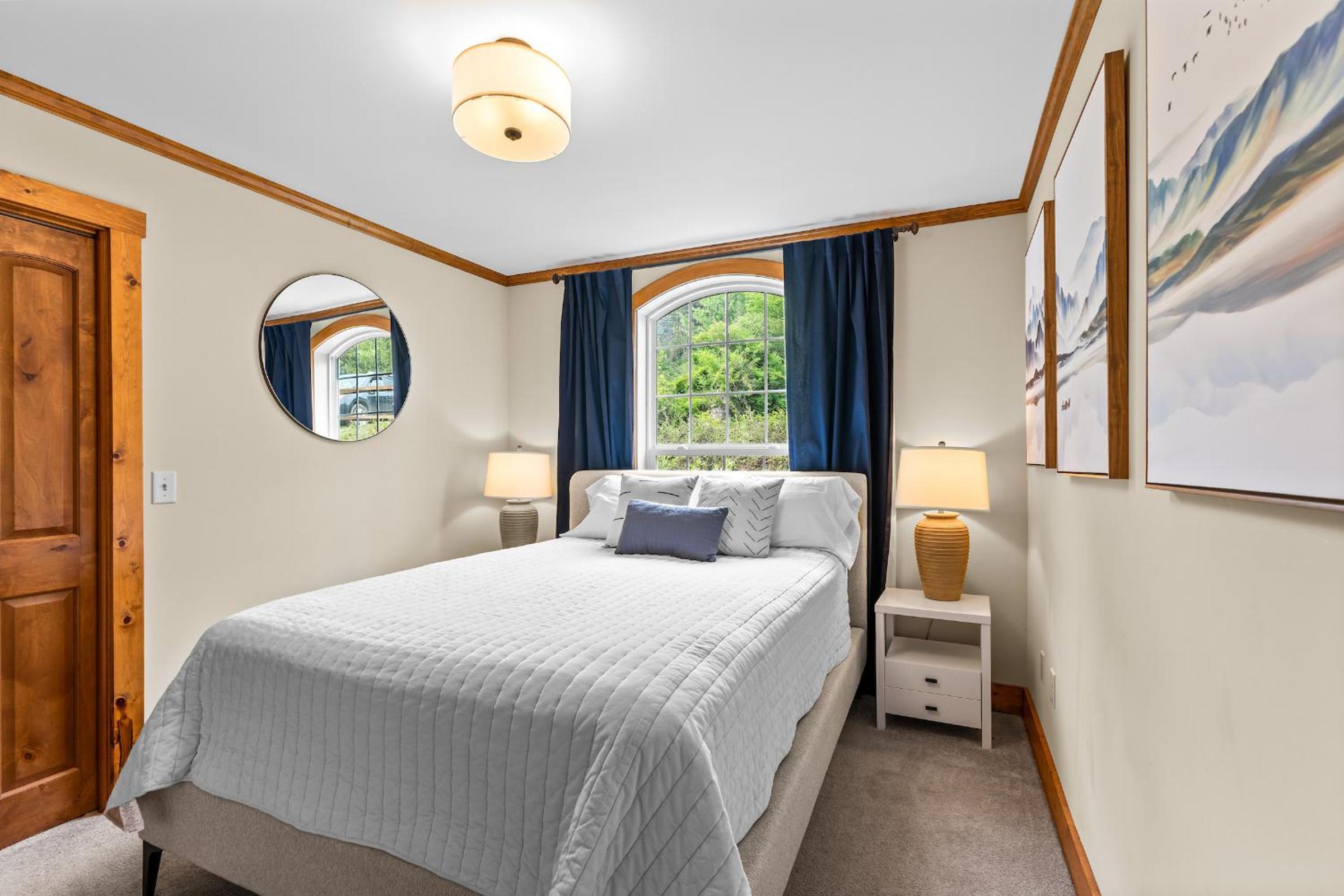 Gorgeous 5 Bdr with Hot Tub - Walk to Holi-Mont!