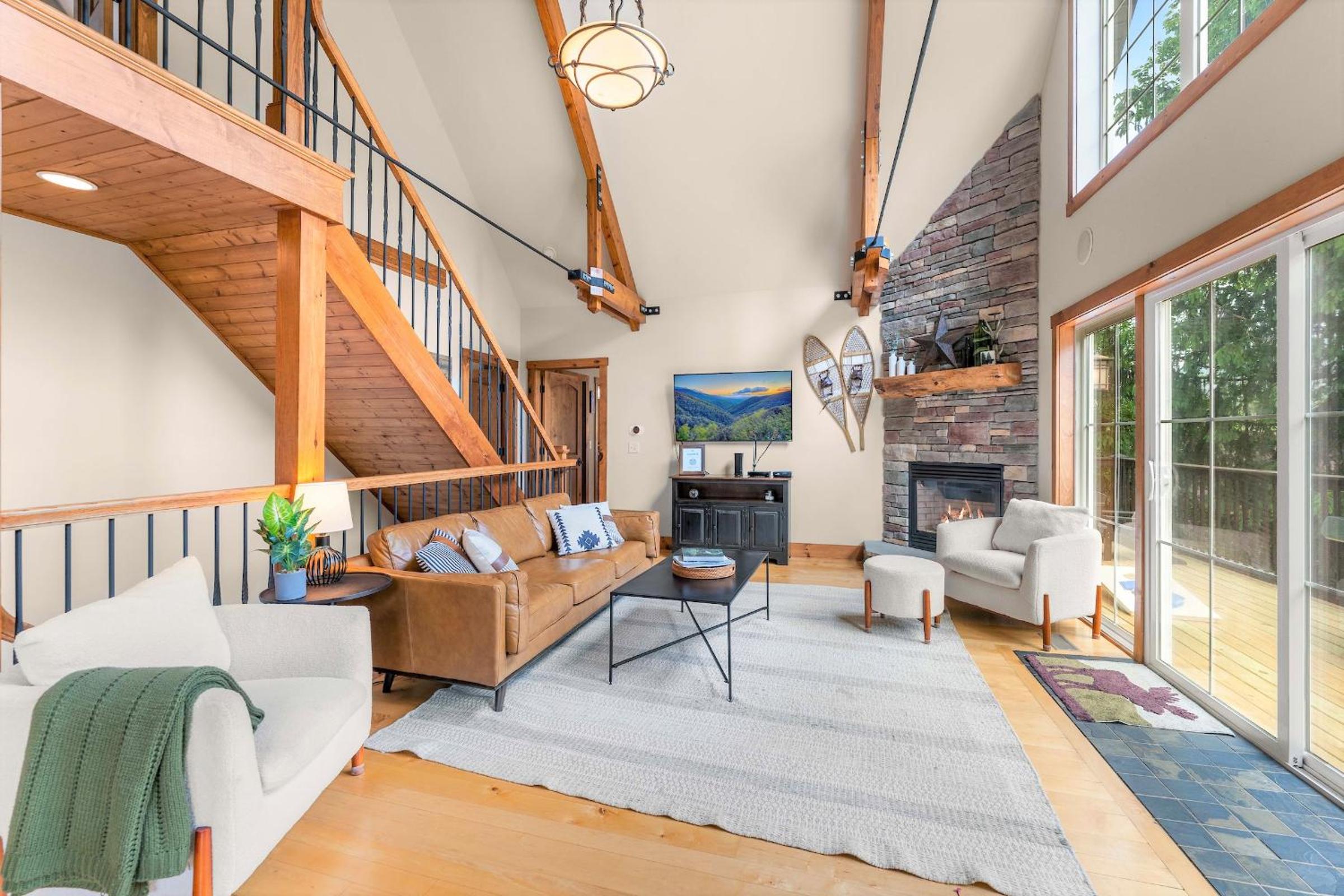 Gorgeous 5 Bdr with Hot Tub - Walk to Holi-Mont!