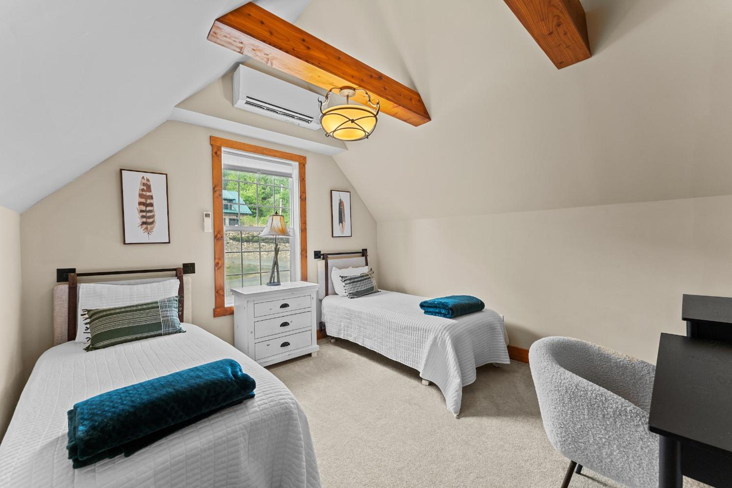 Gorgeous 5 Bdr with Hot Tub - Walk to Holi-Mont!