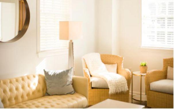 Stylish Downtown Cottage - Prime Historic Location view 2