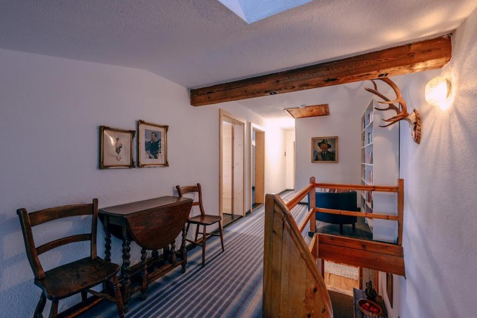 Chalet-Apartment für 9 bis 10 Personen zentral & ruhig 2 Min zur Galzigbahn Sankt Anton