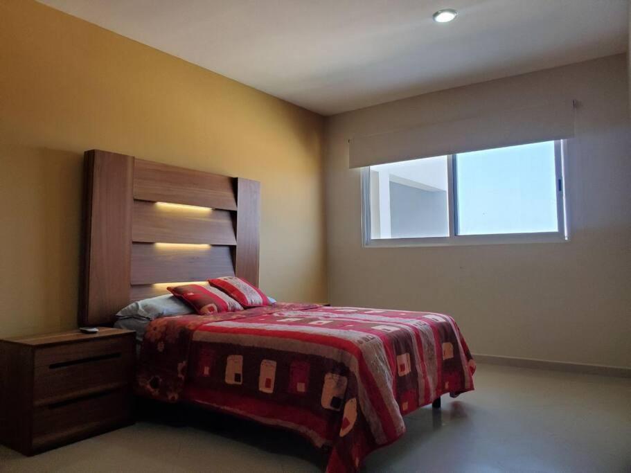 Grande Condo 1 Cuadra de Playa view 4