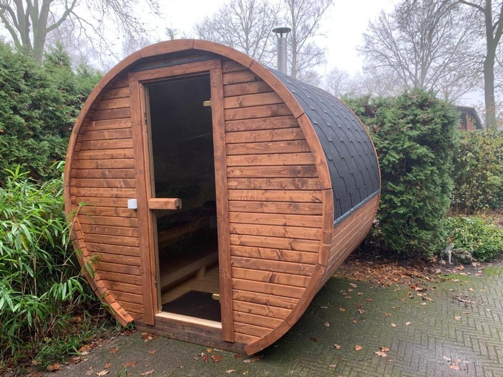 Private Big Garden double Chalet with Outside HOTTUB and BARRELSAUNA, Woodside, Nature view 4