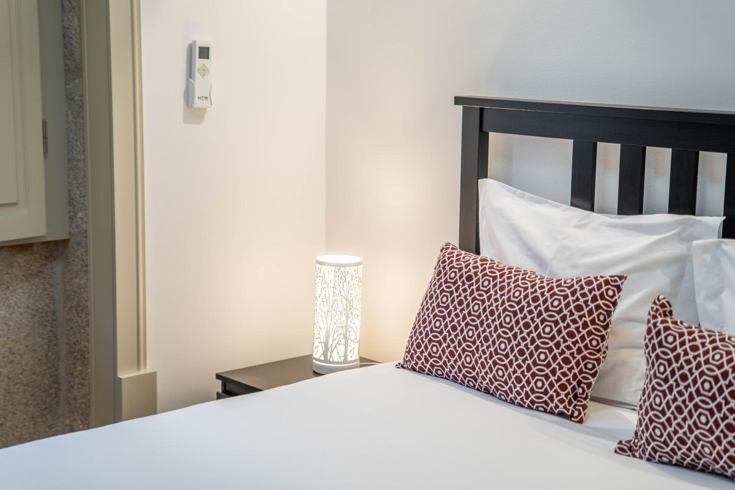 Porto Unique: 1BR w/ Private Patio by LovelyStay view 4