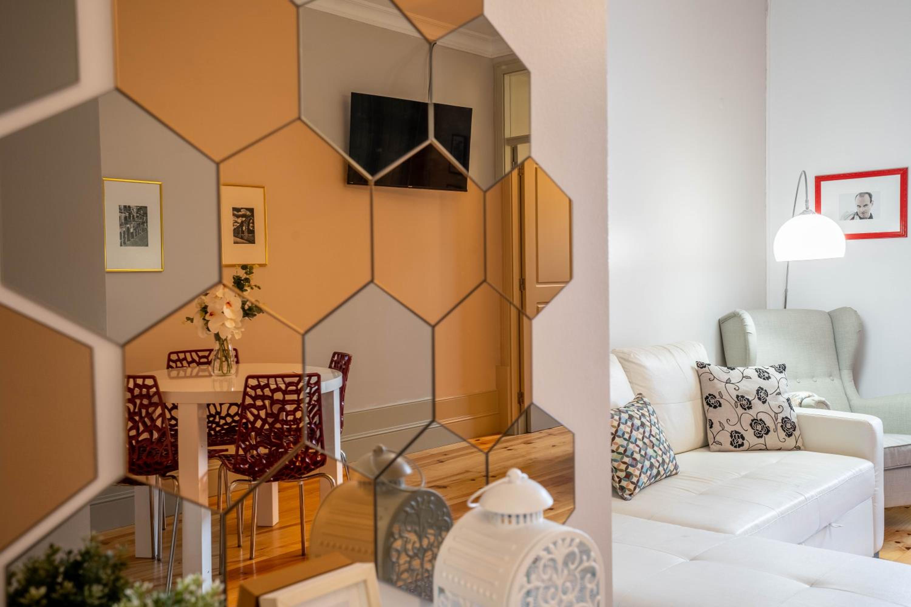 Porto Unique: 1BR w/ Private Patio by LovelyStay view 2