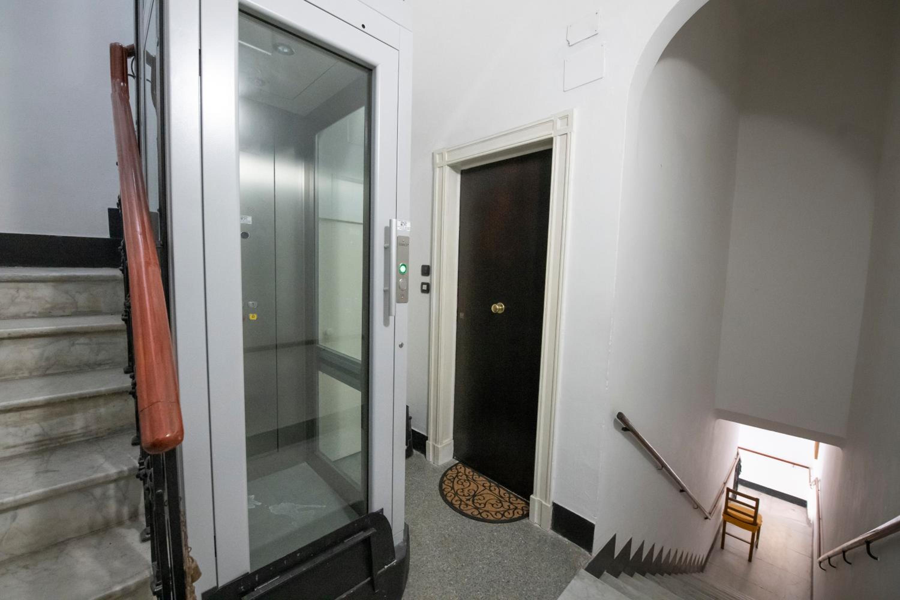 236 - Casa Corso Colombo - Centro Storico, Mare e spiaggia a 200m - PARCHEGGIO GRATIS INCLUSO view 2