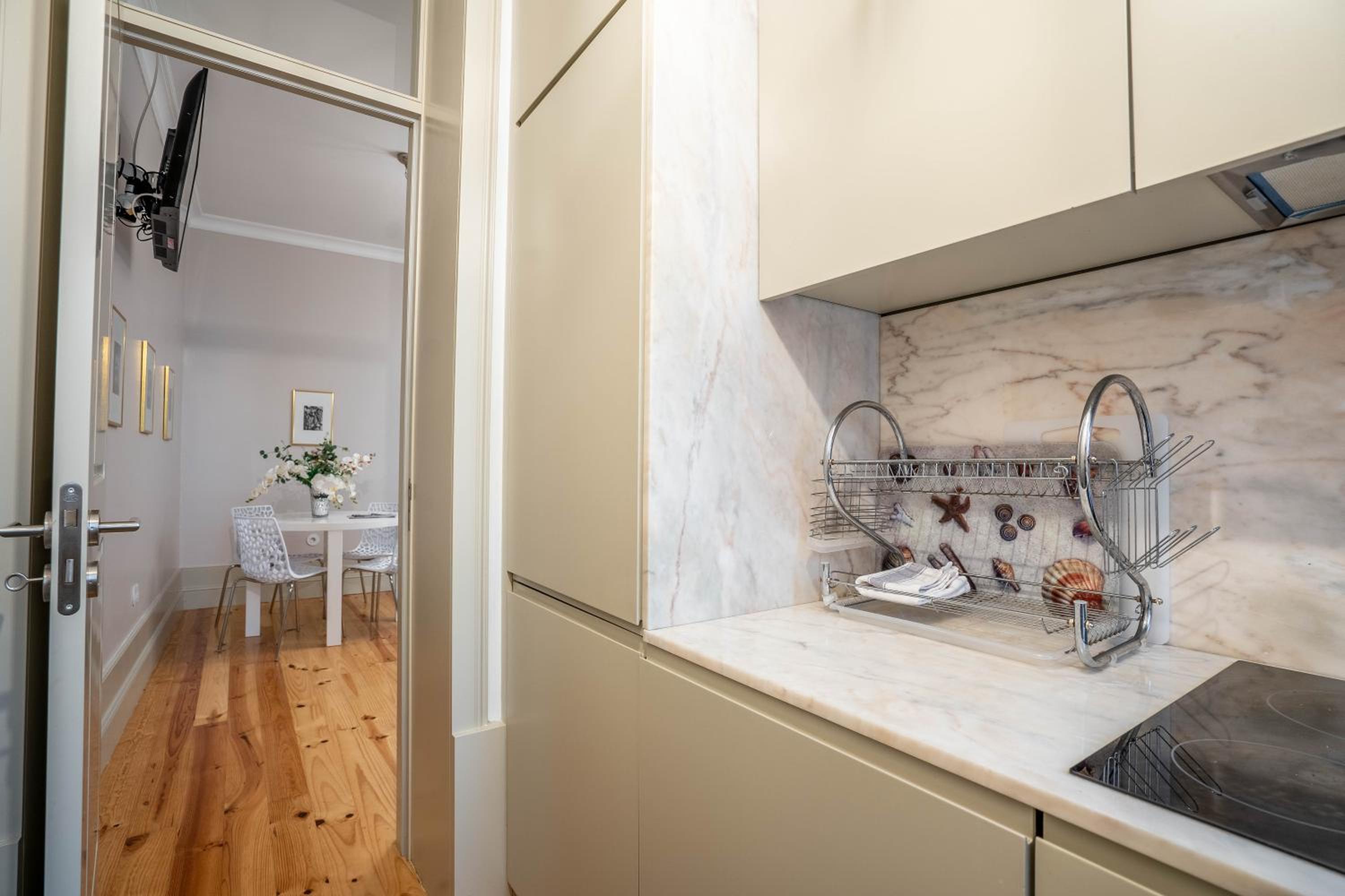 Porto Historic: 1BR w/ Private Patio by LovelyStay view 4