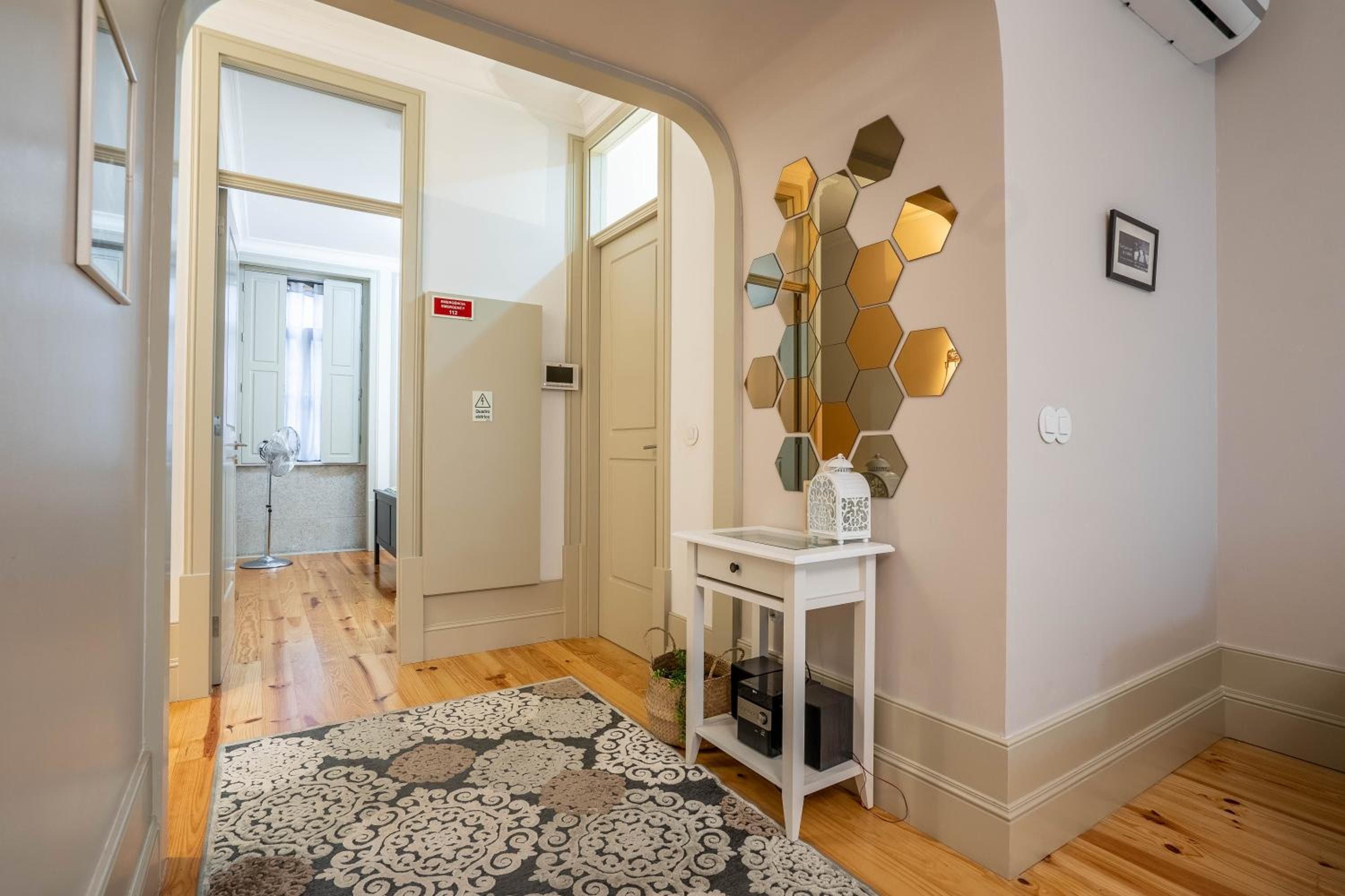 Porto Historic: 1BR w/ Private Patio by LovelyStay view 5