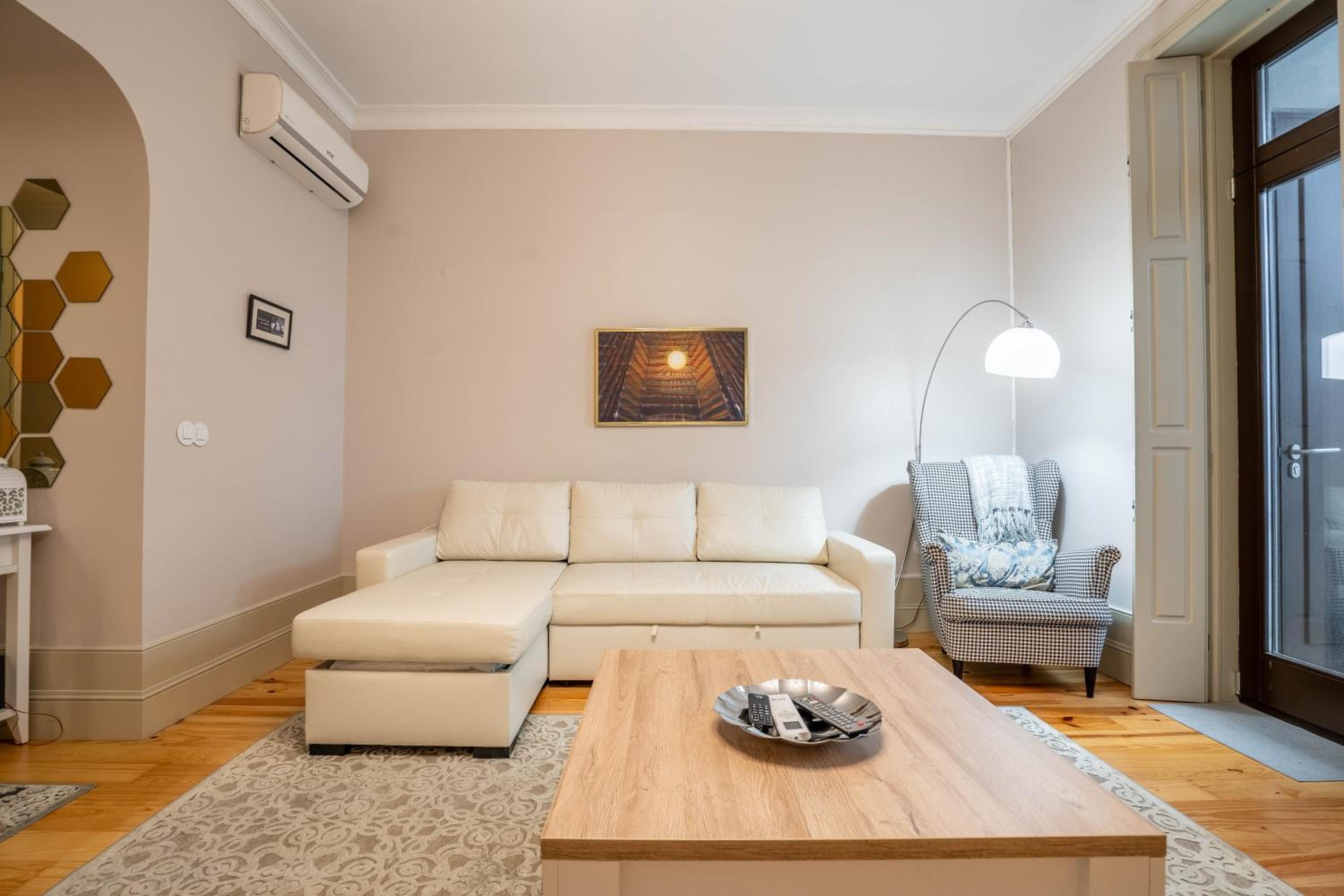 Porto Historic: 1BR w/ Private Patio by LovelyStay view 2
