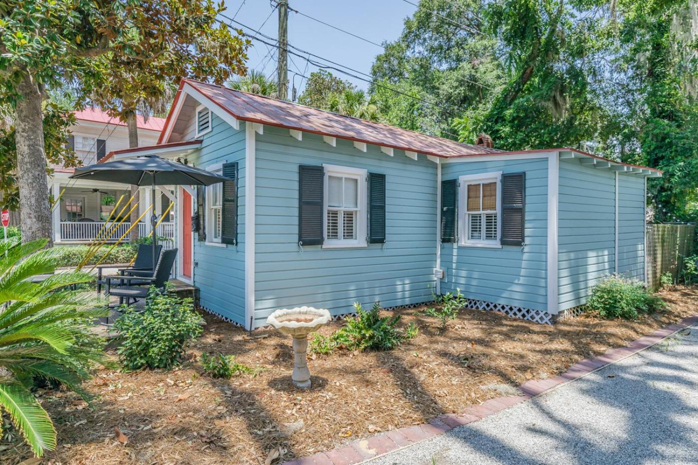 The Sandpiper Cottage - Just Steps From The Water