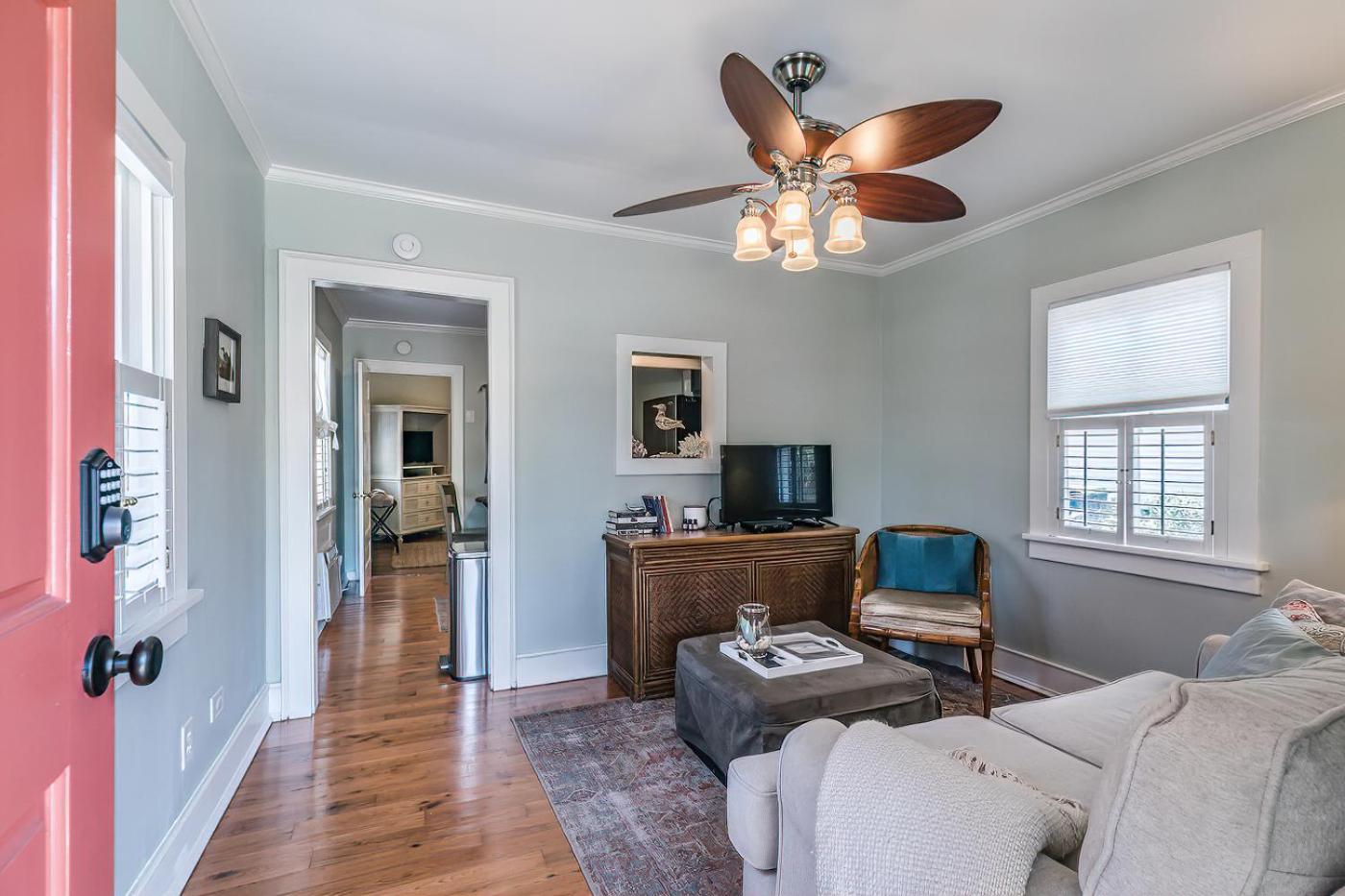 The Sandpiper Cottage - Just Steps From The Water
