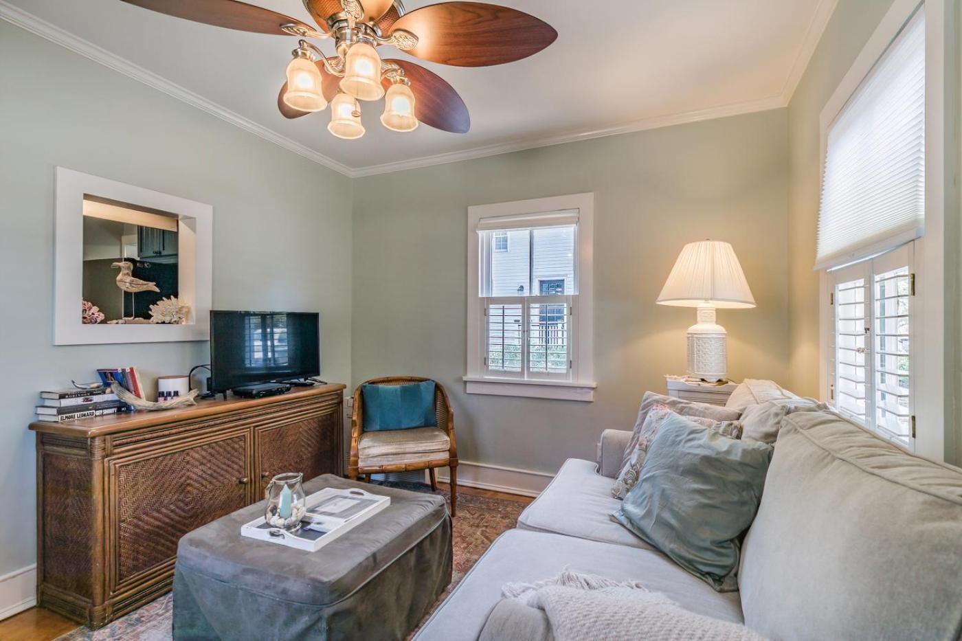 The Sandpiper Cottage - Just Steps From The Water