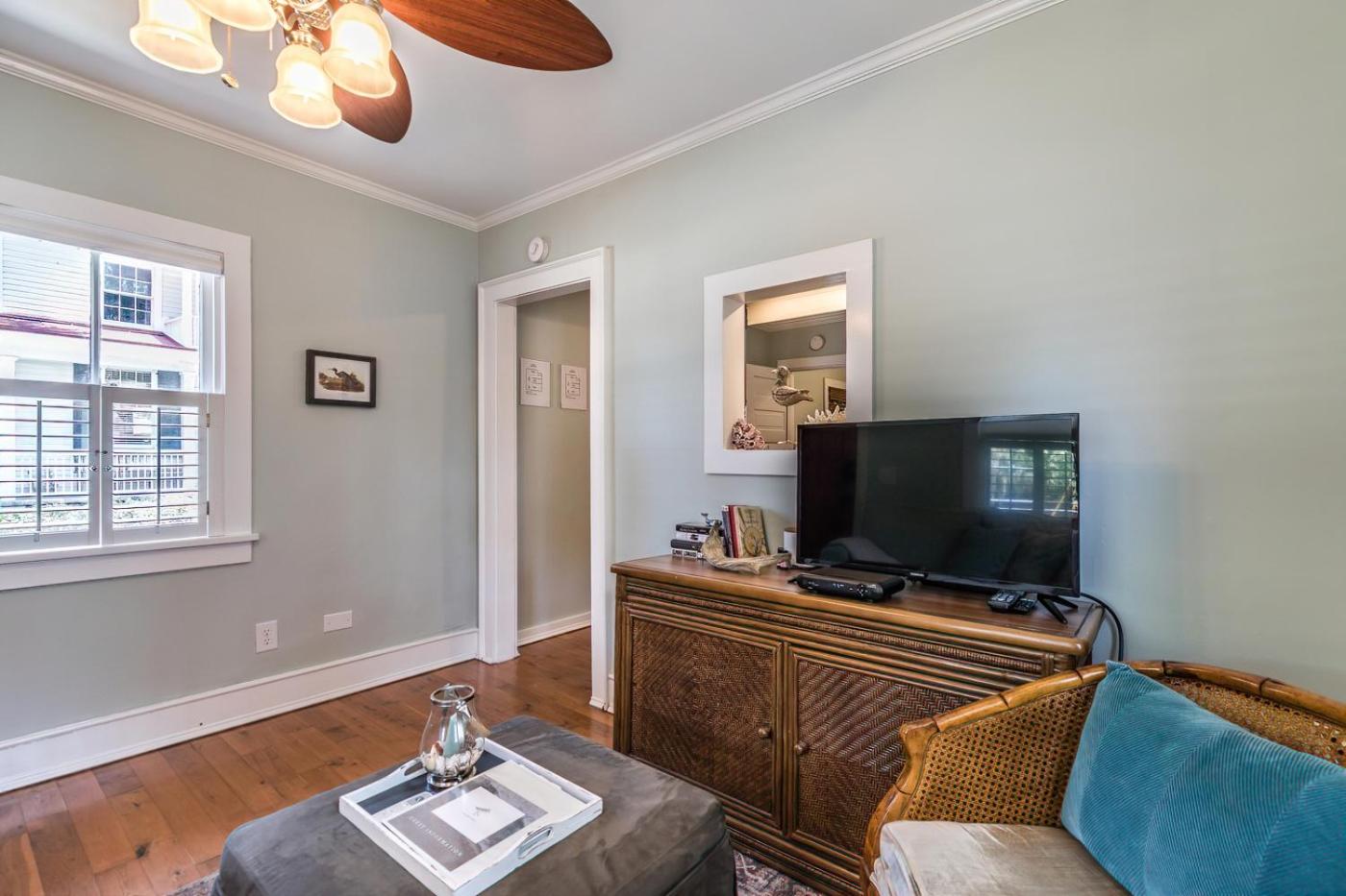 The Sandpiper Cottage - Just Steps From The Water
