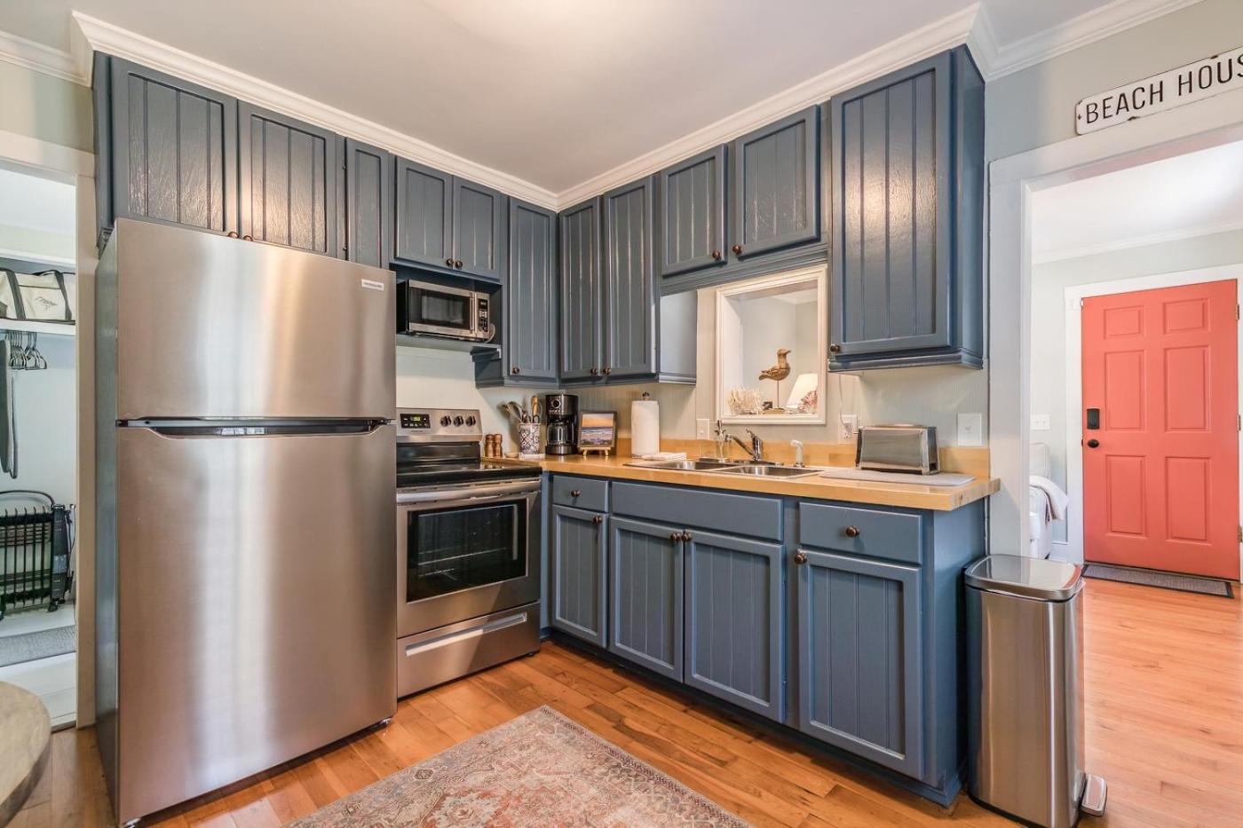 The Sandpiper Cottage - Just Steps From The Water