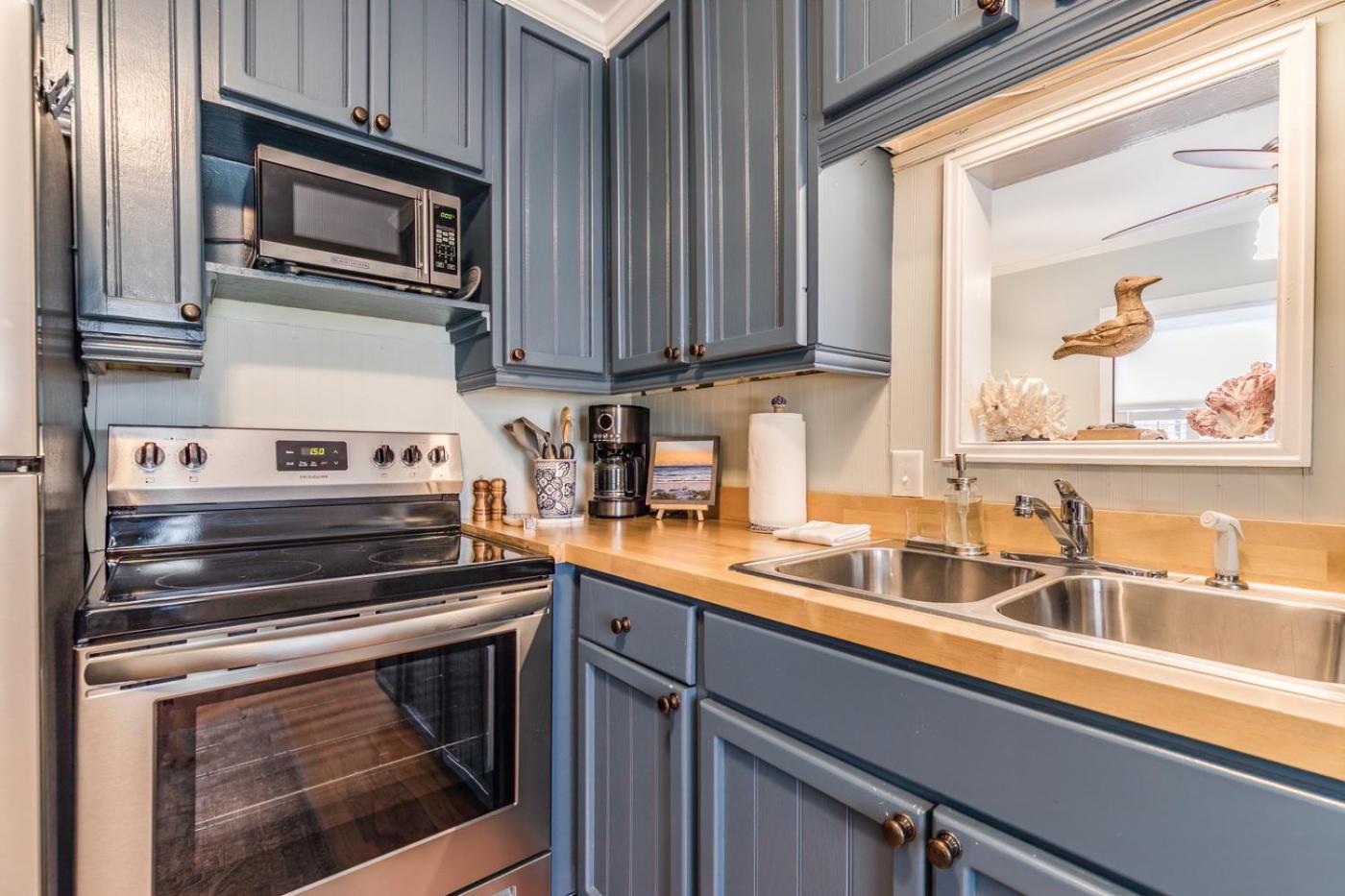 The Sandpiper Cottage - Just Steps From The Water
