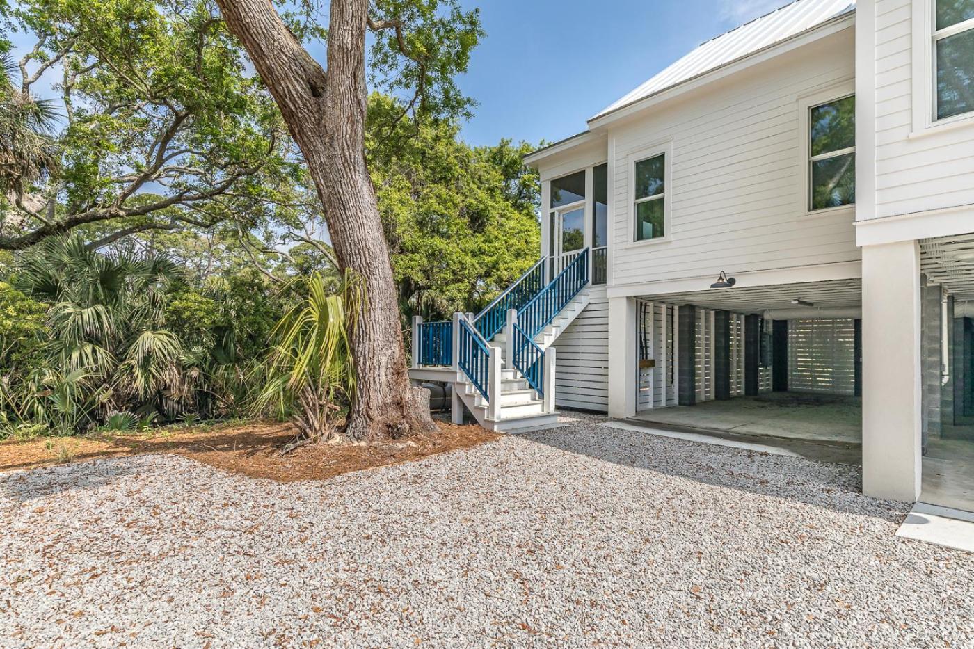 New Construction Just Listed May 2023! 6 bedroom home on Fripp Island view 4