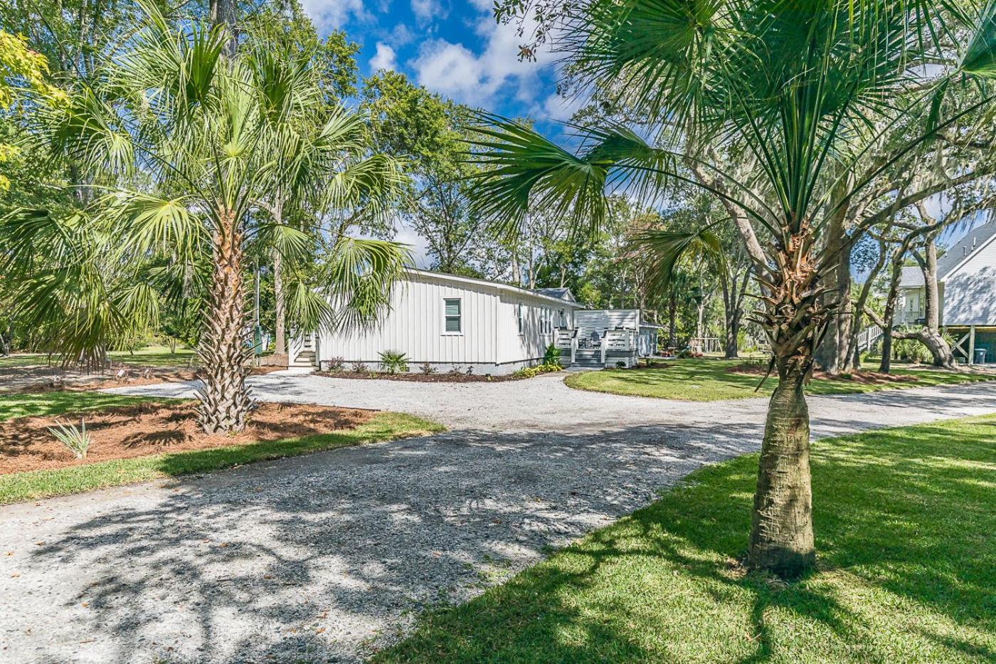 Newly Renovated LowCountry Cottage with Marsh Views - Sleeps 6 view 4