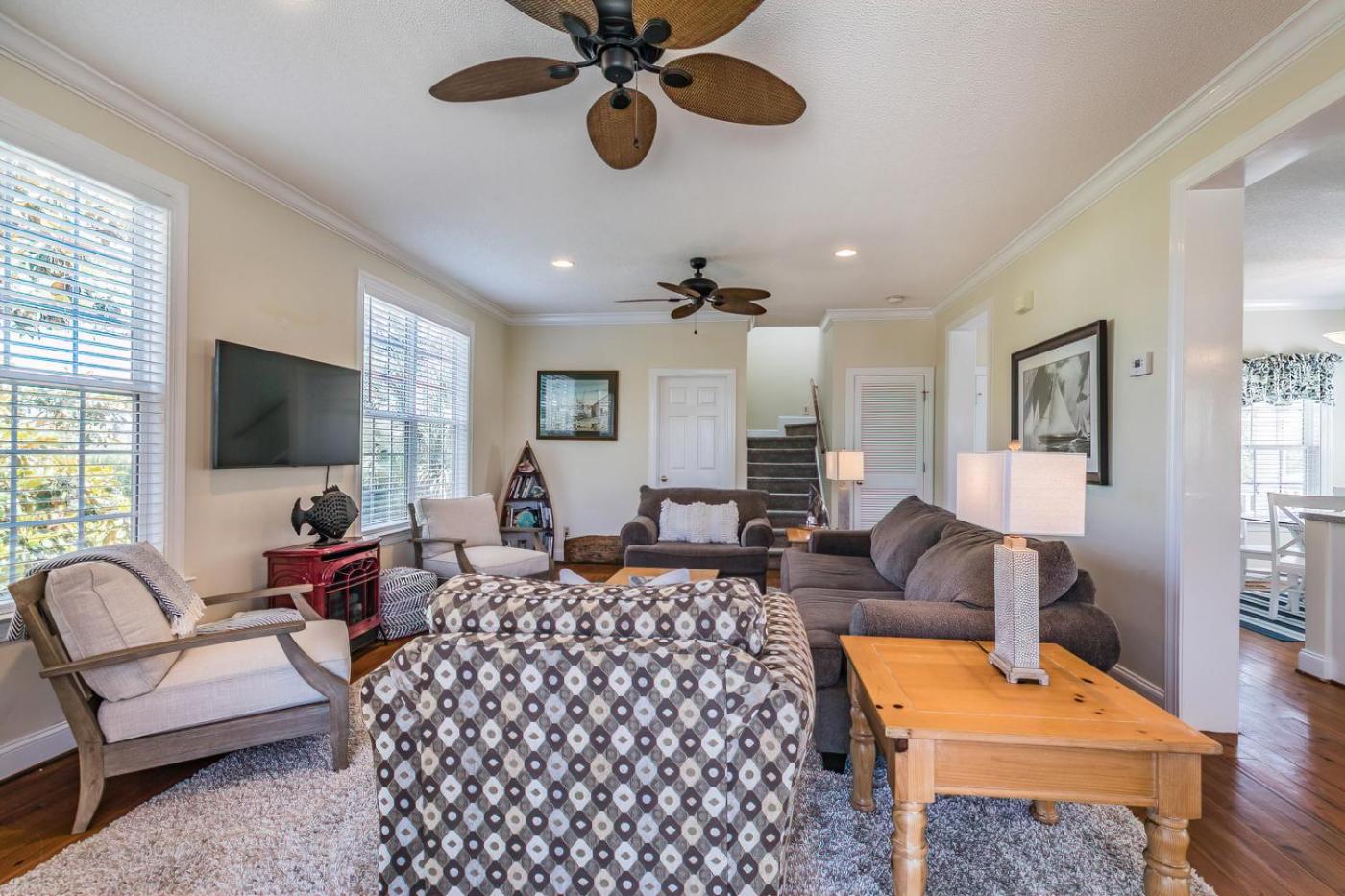 TradeWind on Harbor Island - 4 Bedrooms Sleeps 8