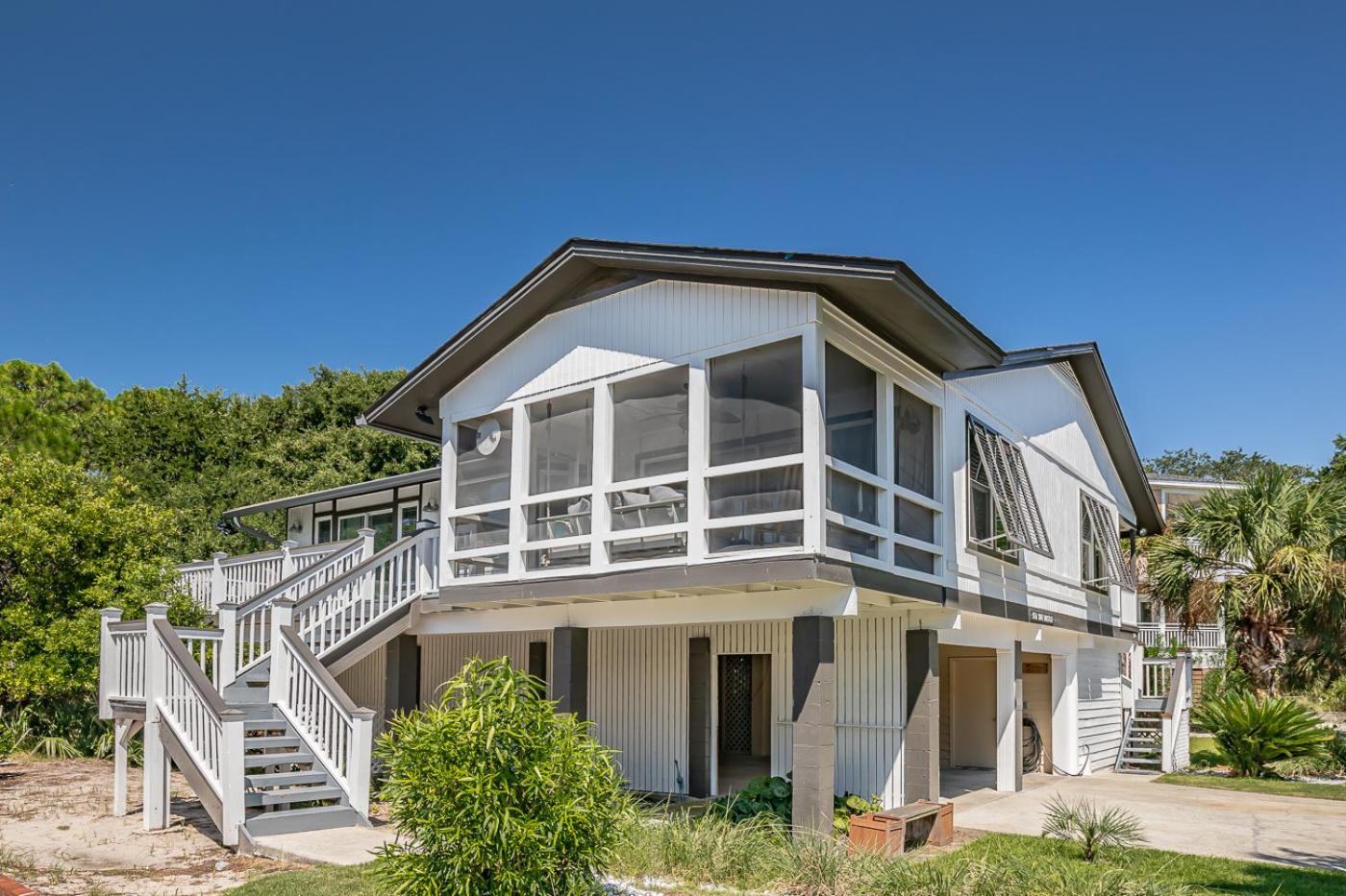 NEW - Walking distance to POOLS and BEACH view 3