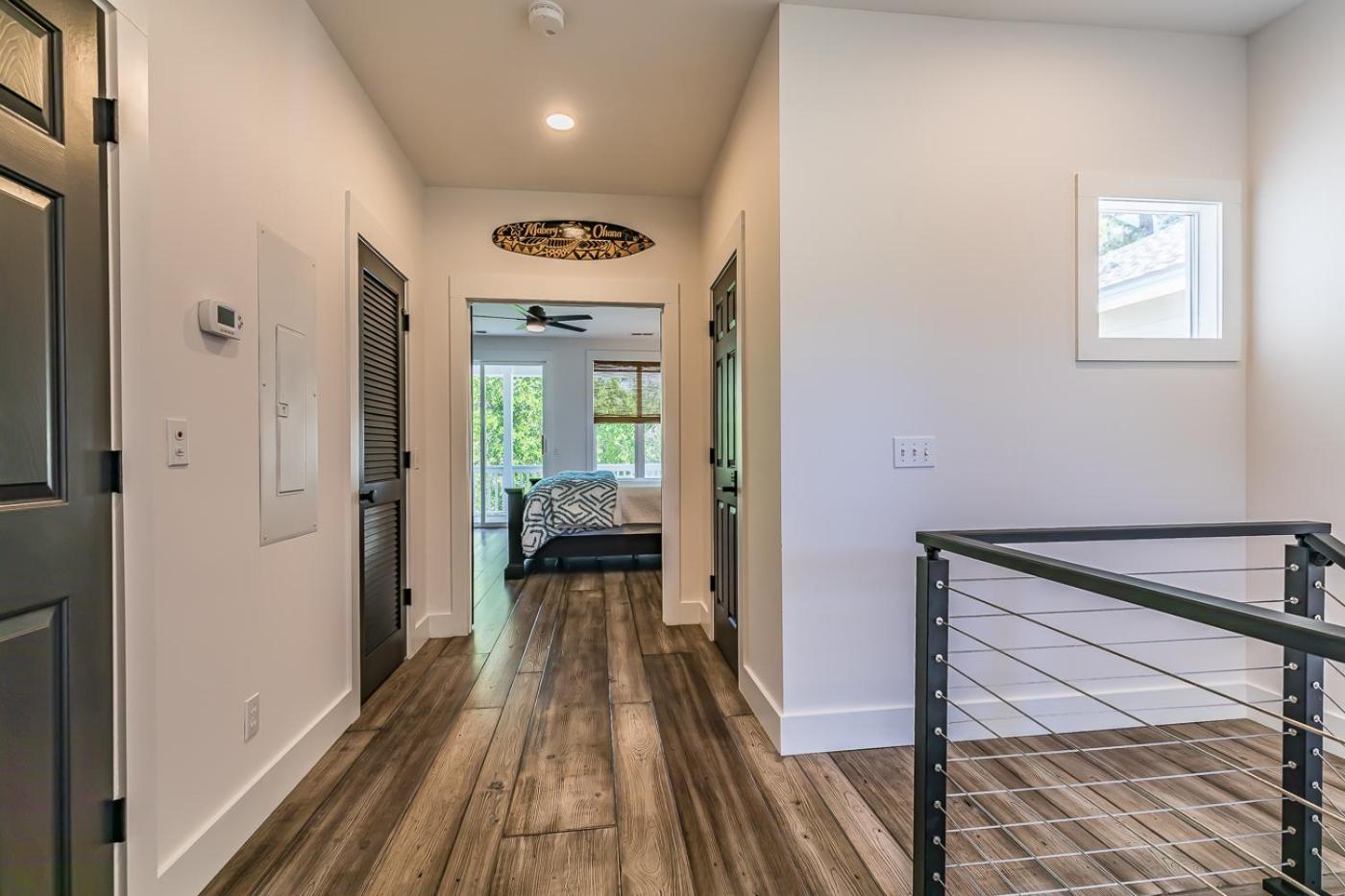 New Listing! Walking distance to Marina.