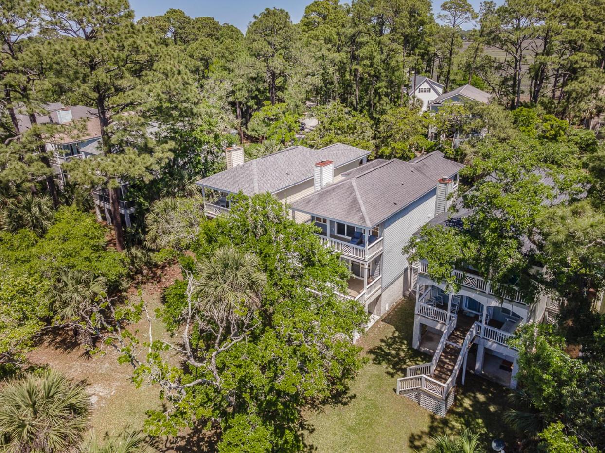 New Listing! Walking distance to Marina.