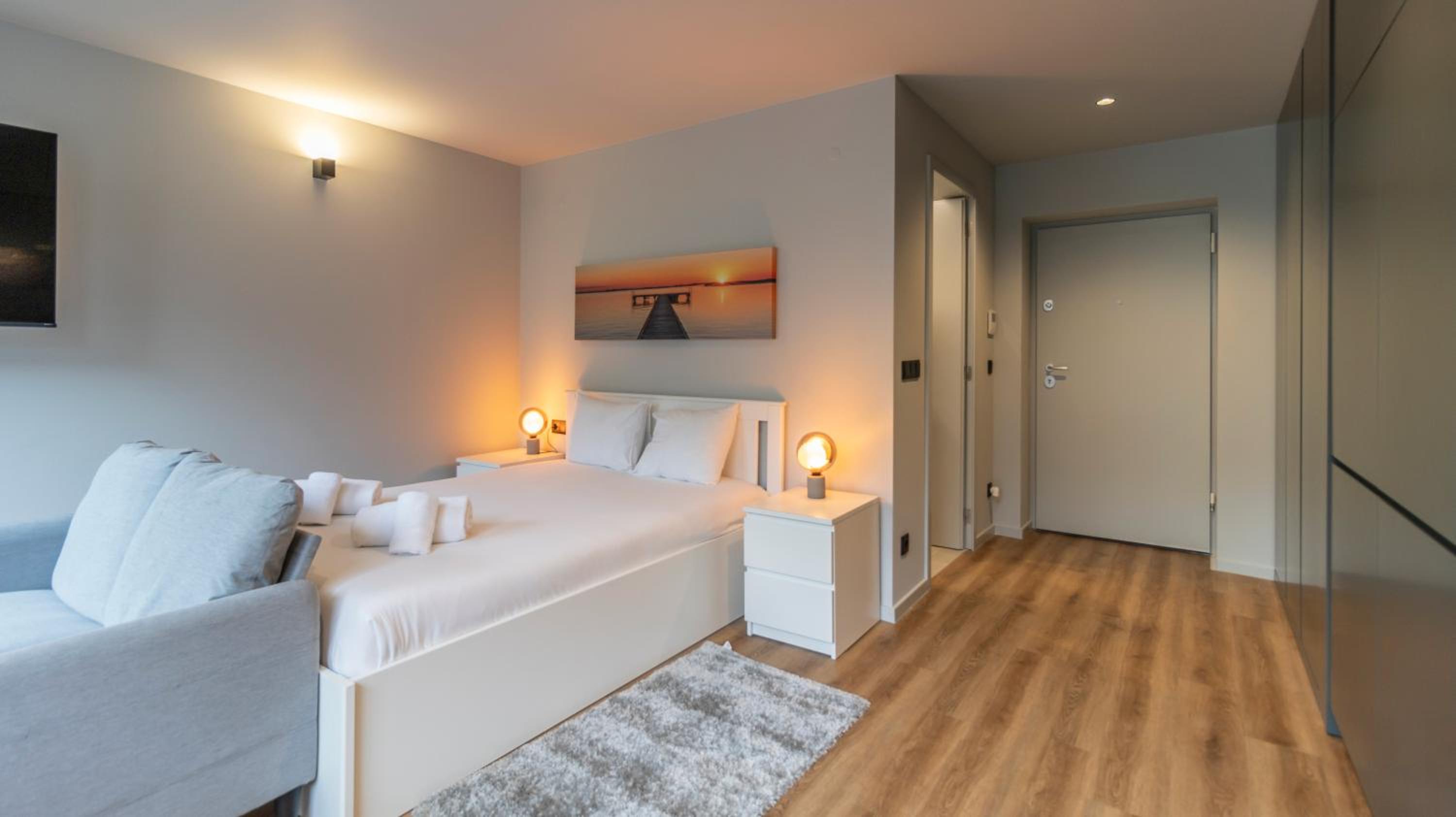 RUAH Apartments by LovelyStay