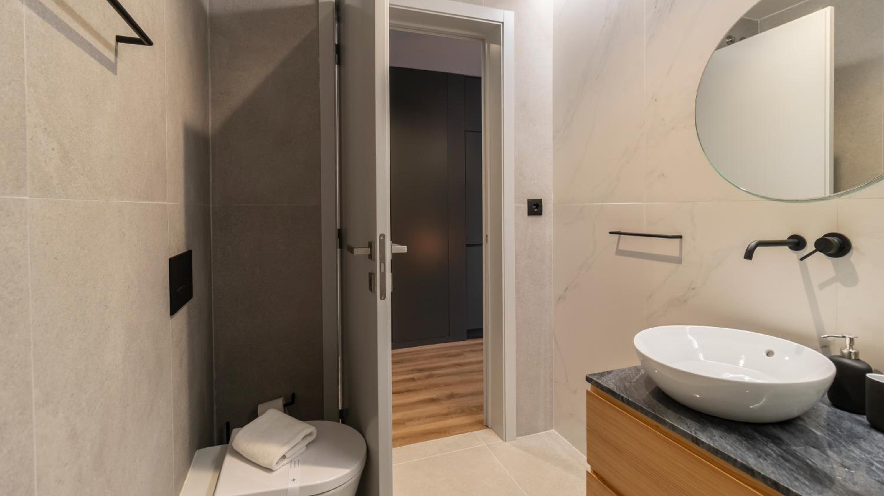 RUAH Apartments by LovelyStay