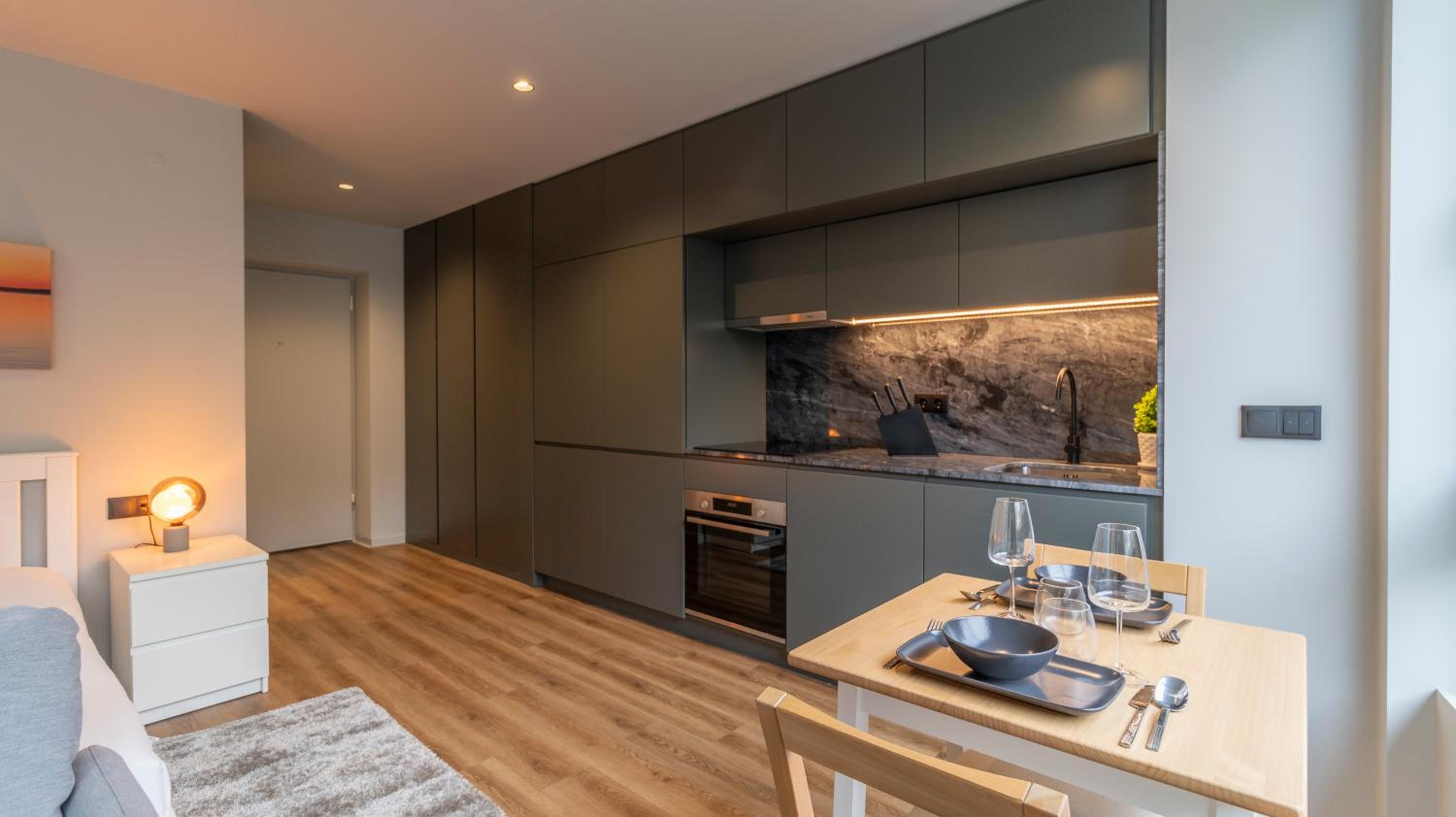 RUAH Apartments by LovelyStay