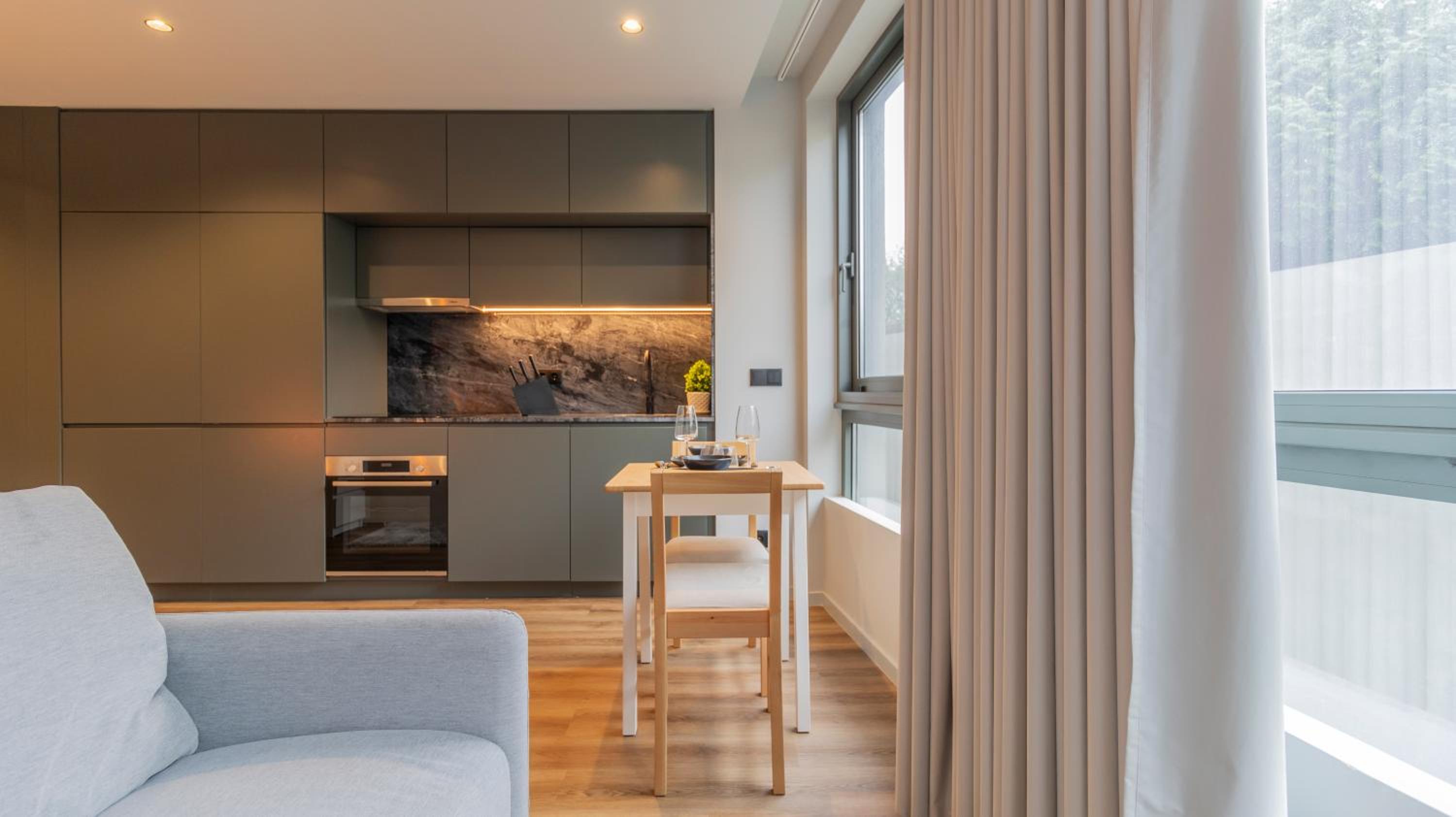 RUAH Apartments by LovelyStay