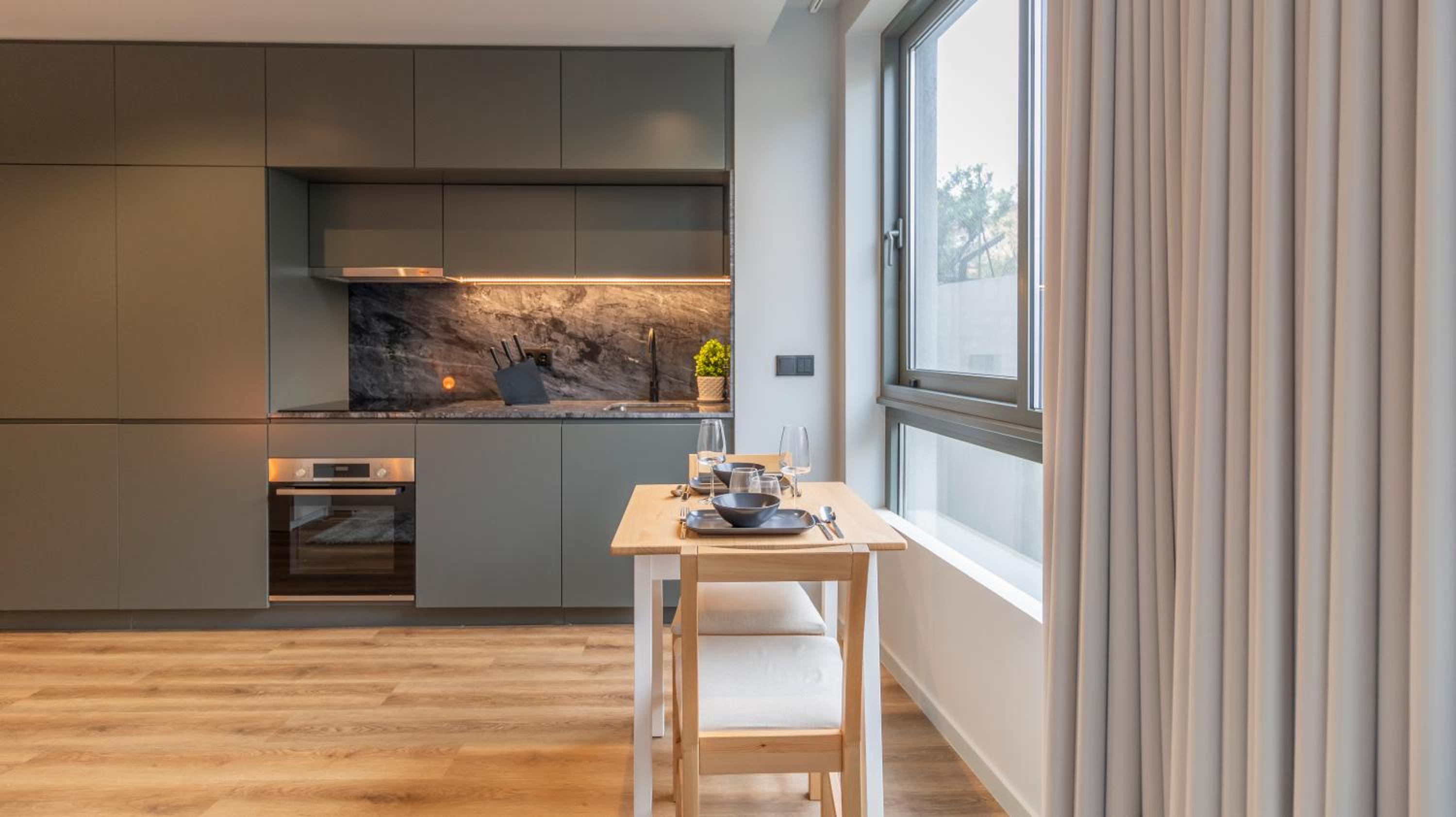 RUAH Apartments by LovelyStay