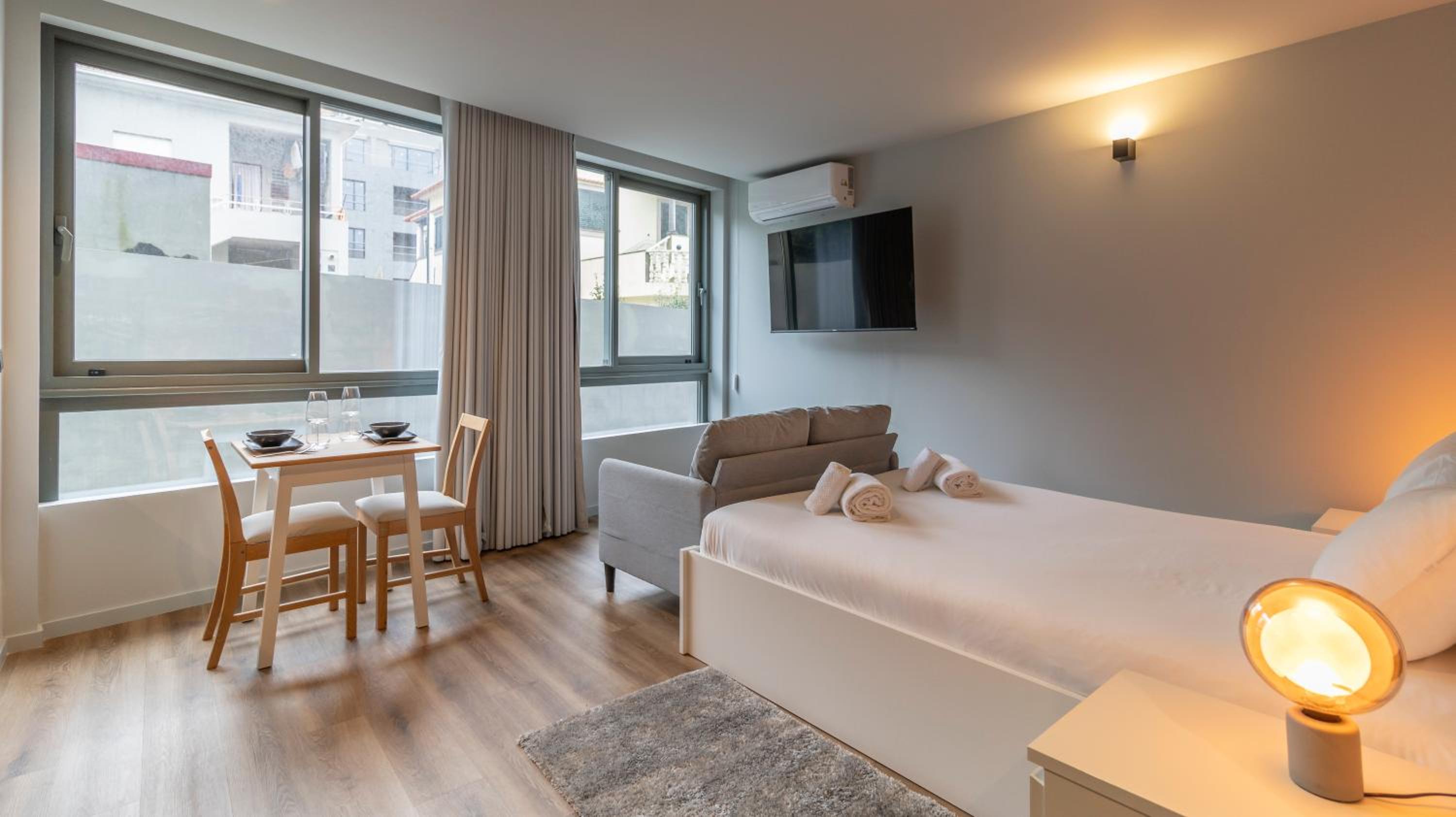 RUAH Apartments by LovelyStay