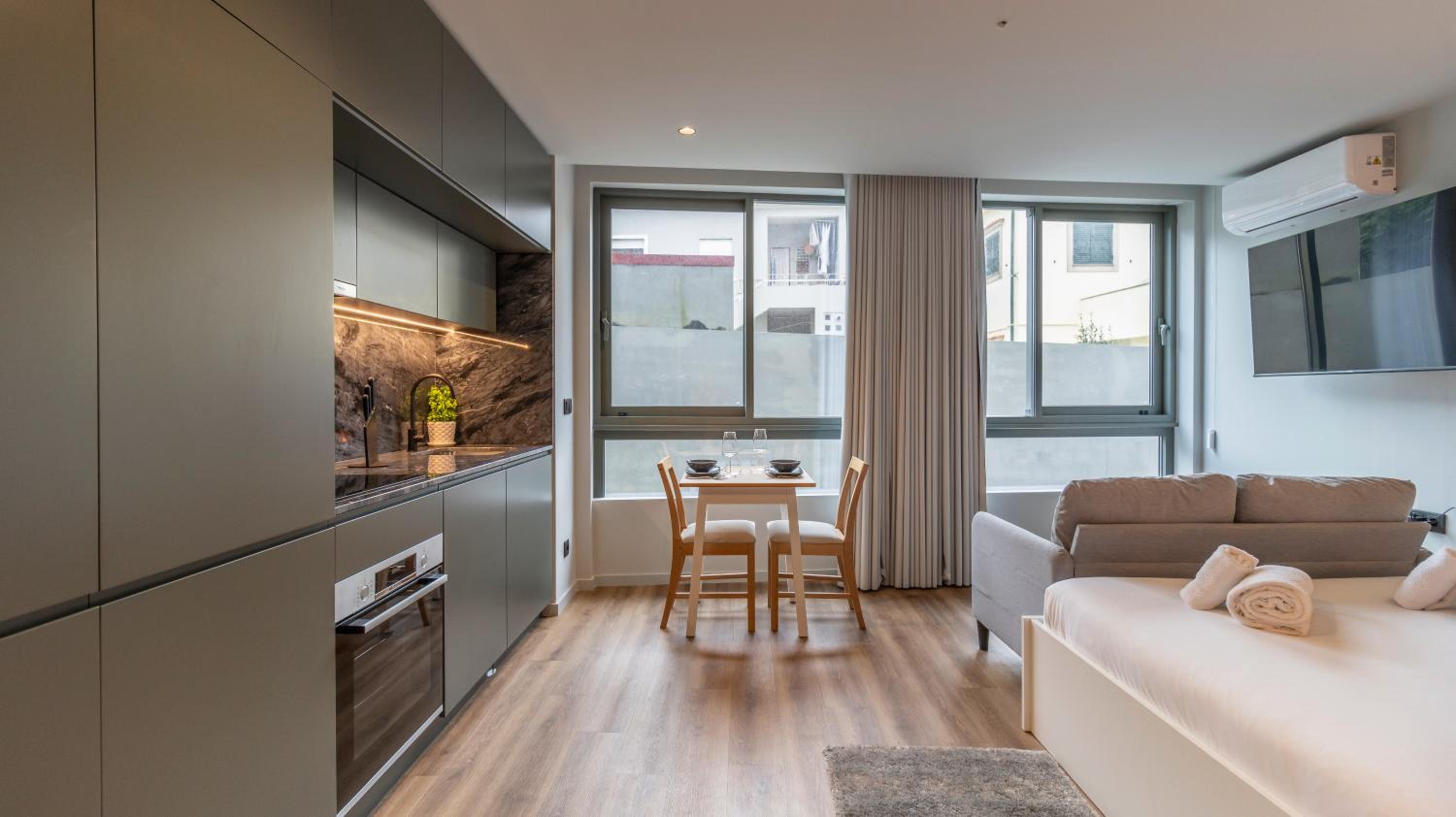RUAH Apartments by LovelyStay