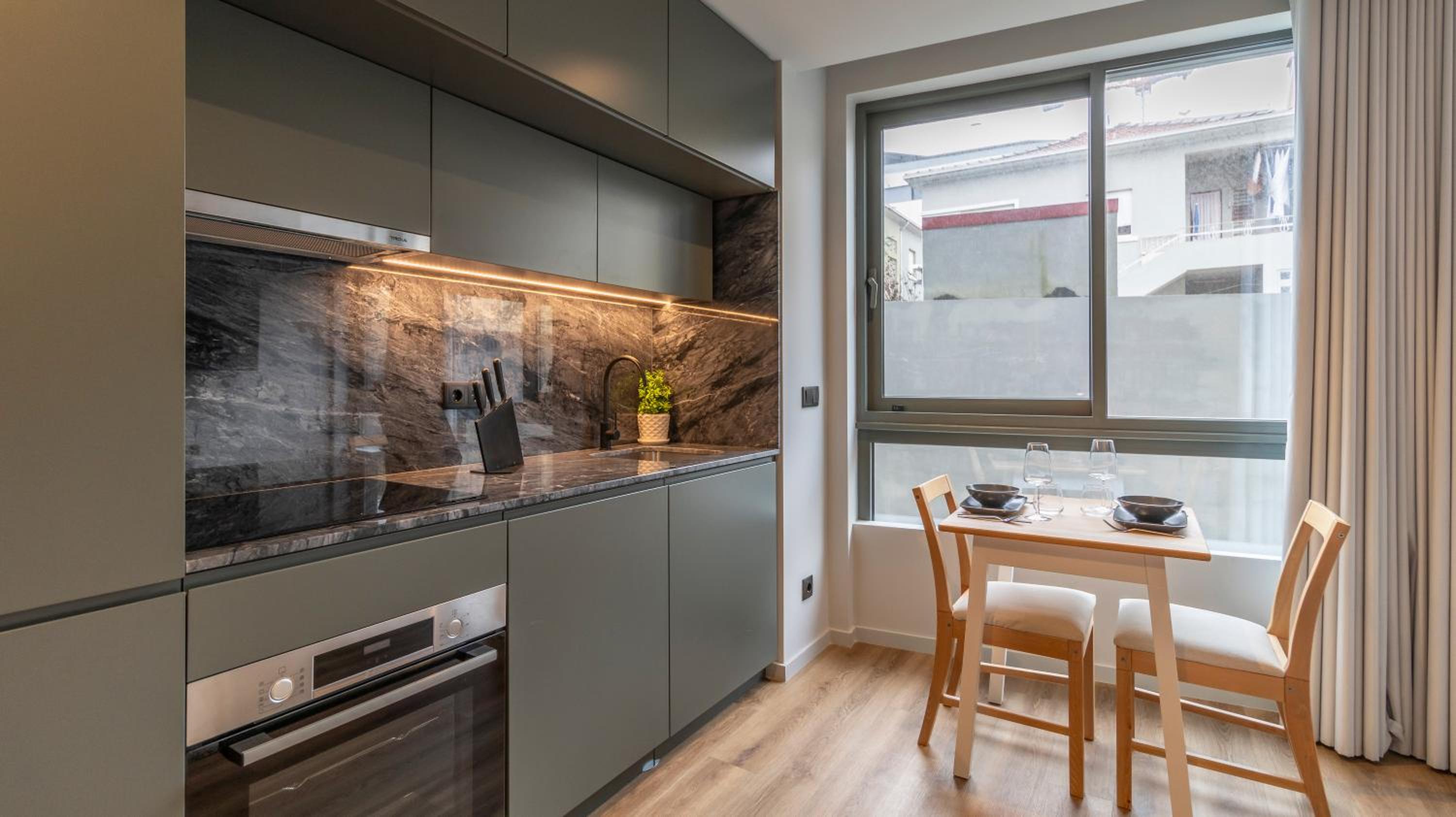 RUAH Apartments by LovelyStay